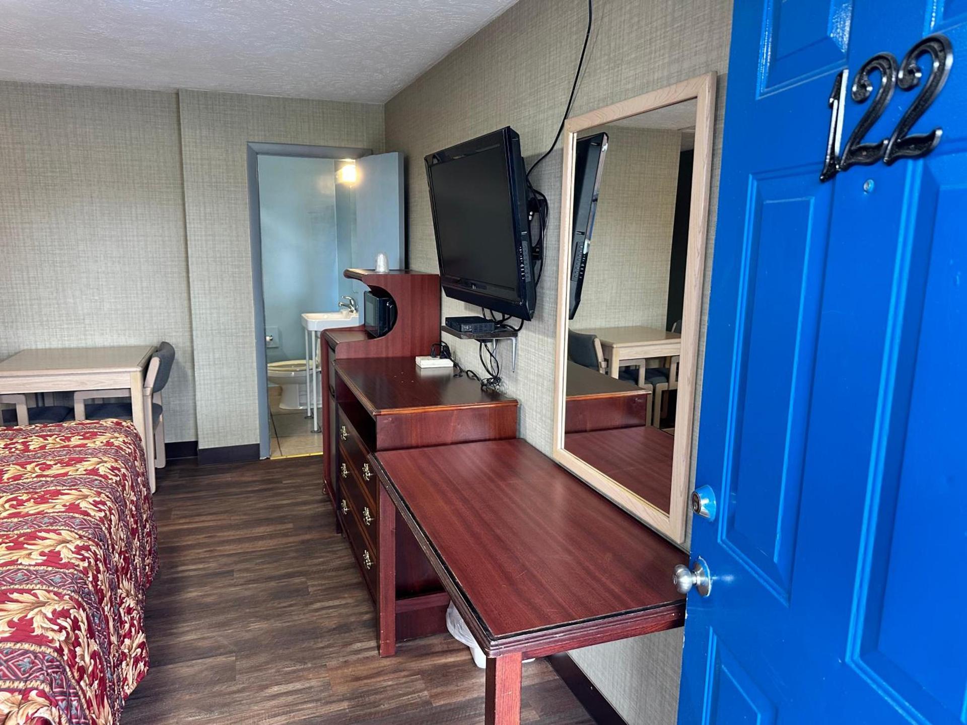 Westgate Manor Motel Austintown & Youngstown OHIO photo 11