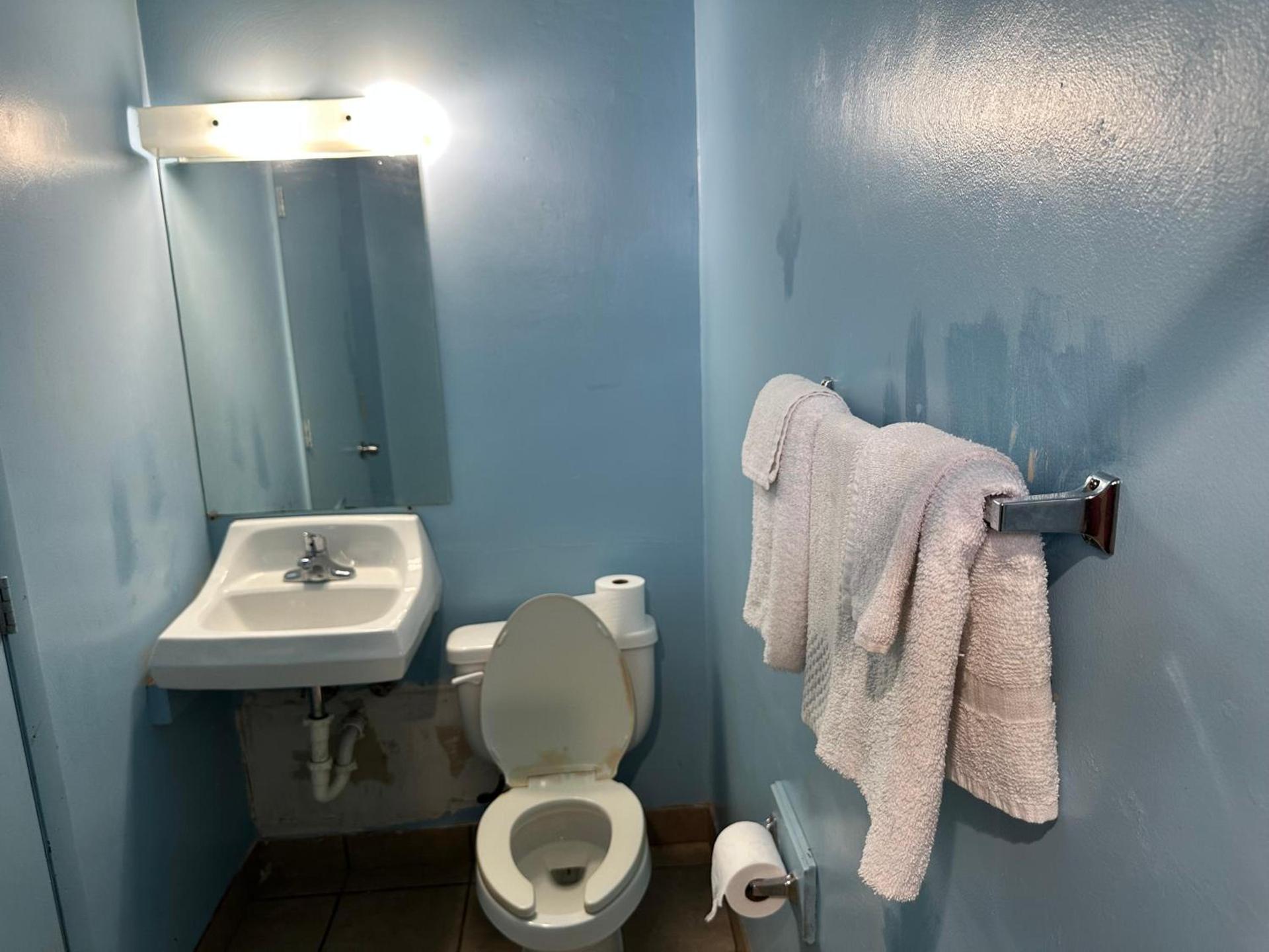 Westgate Manor Motel Austintown & Youngstown OHIO photo 25