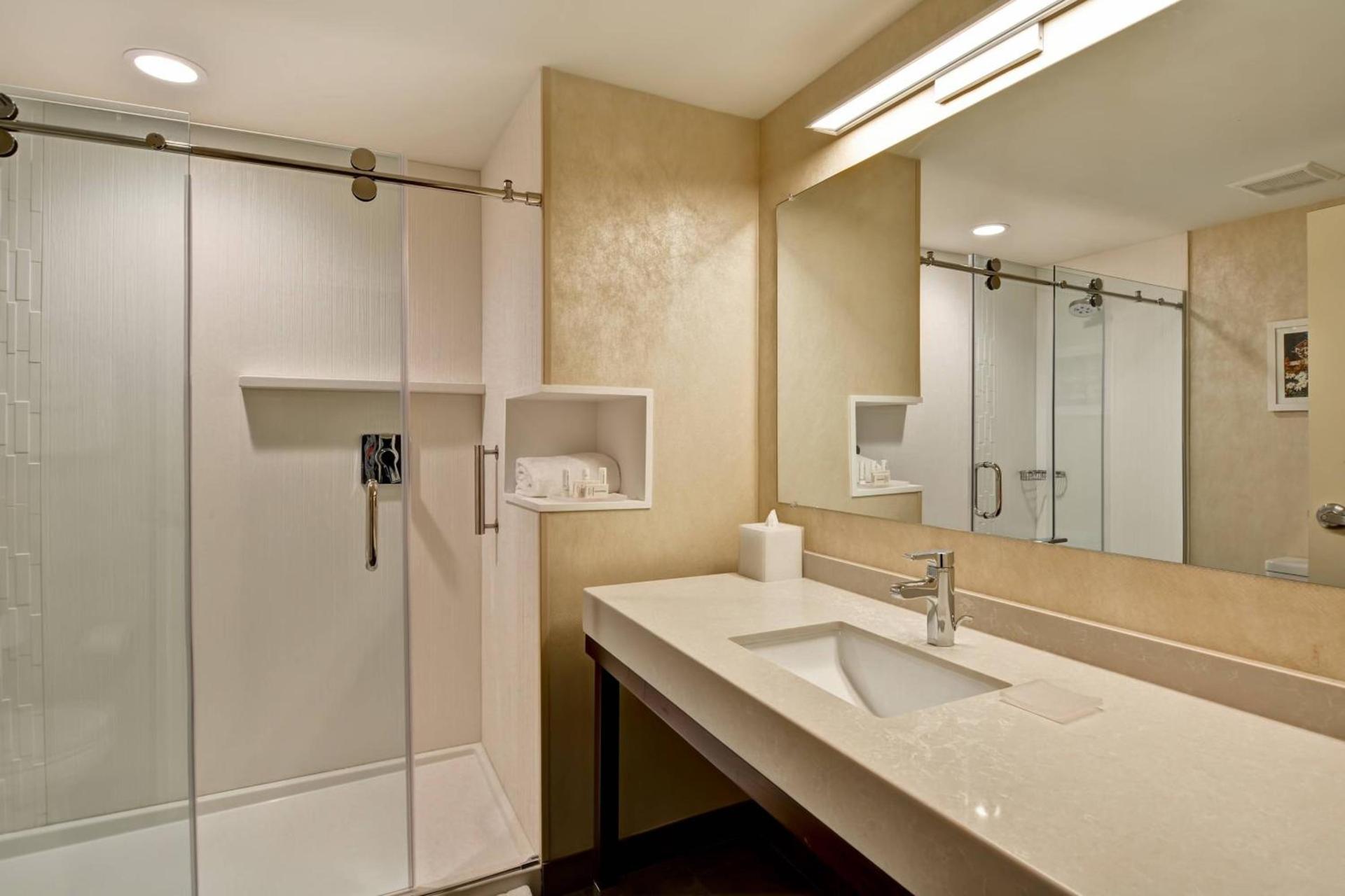 Courtyard by Marriott Long Island Islip/Courthouse Complex photo 40
