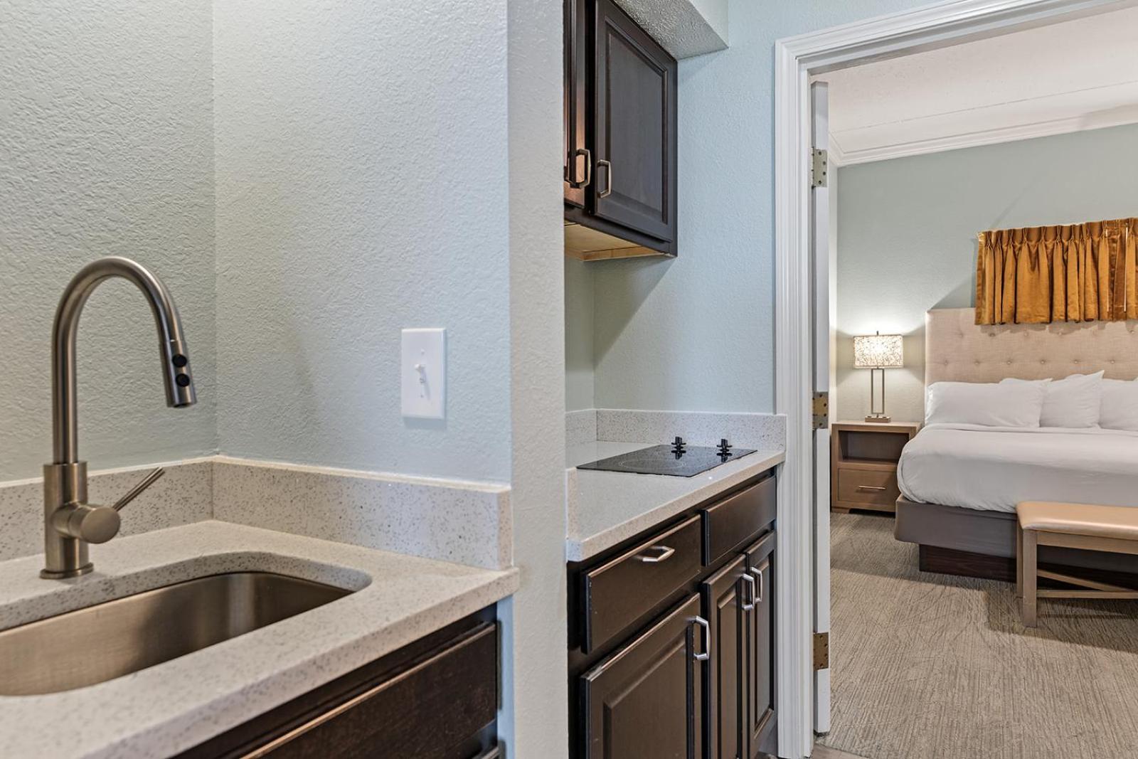 Cherry Tree Inn & Suites photo 100