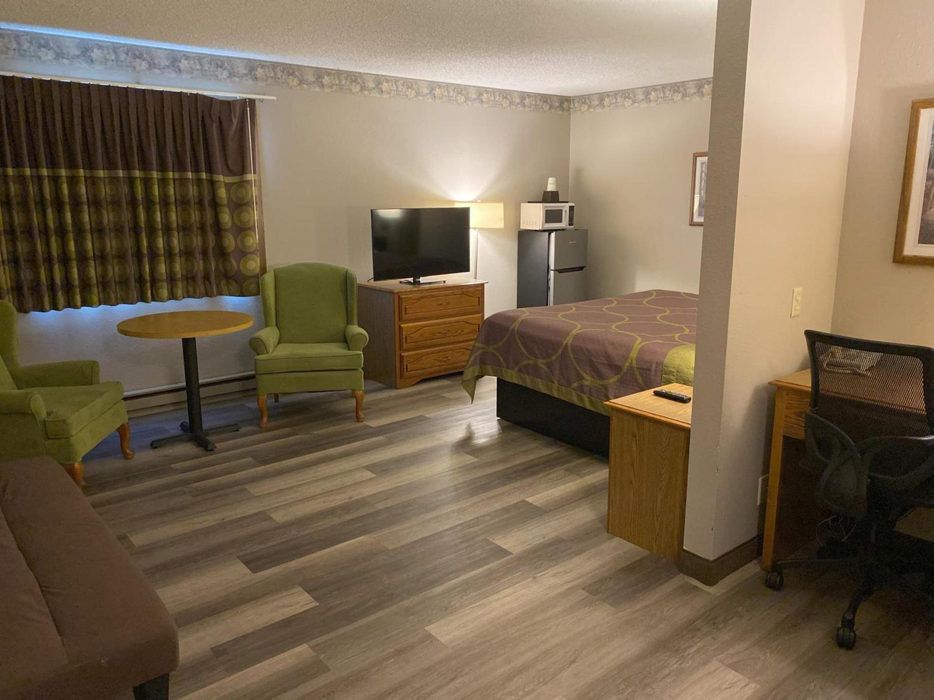 Super 8 by Wyndham Green Bay Near Stadium photo 30