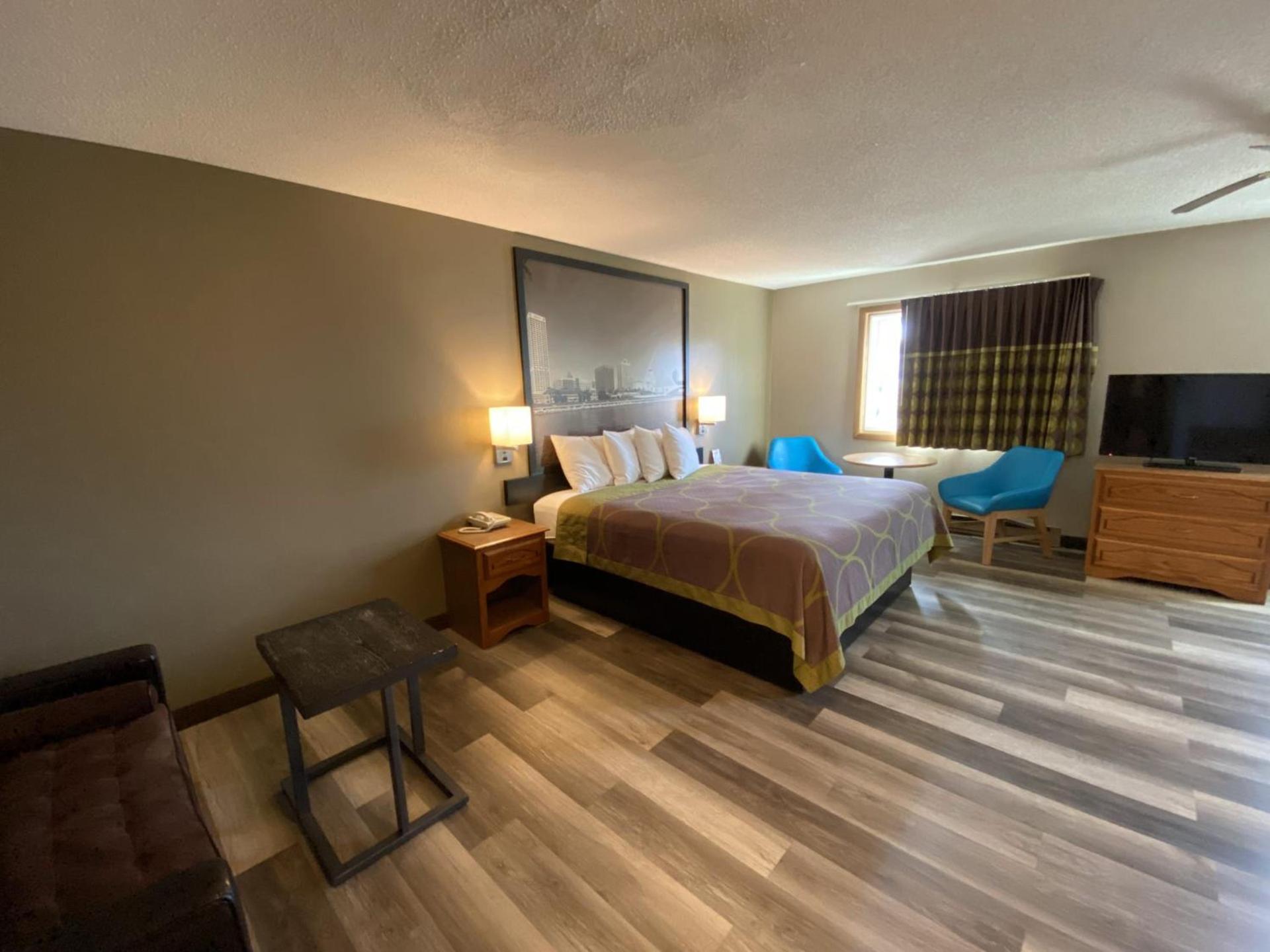 Super 8 by Wyndham Green Bay Near Stadium photo 34