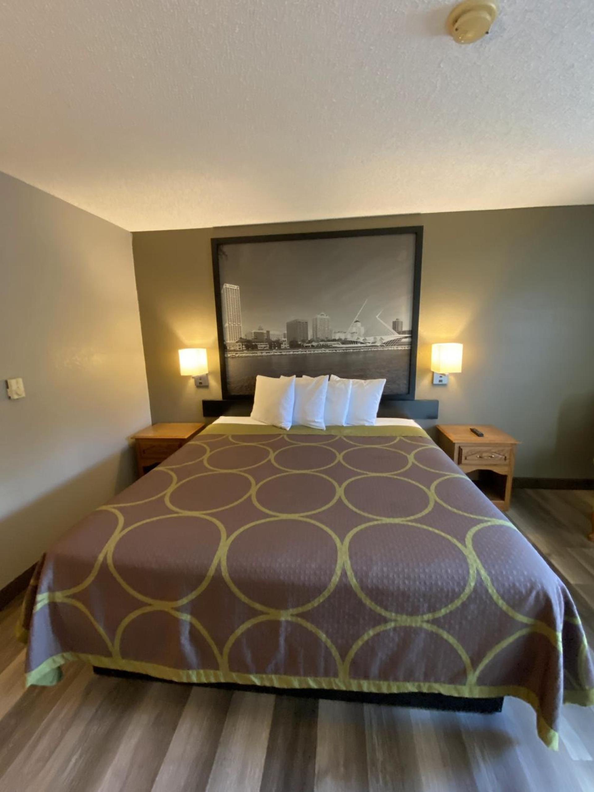 Super 8 by Wyndham Green Bay Near Stadium photo 35