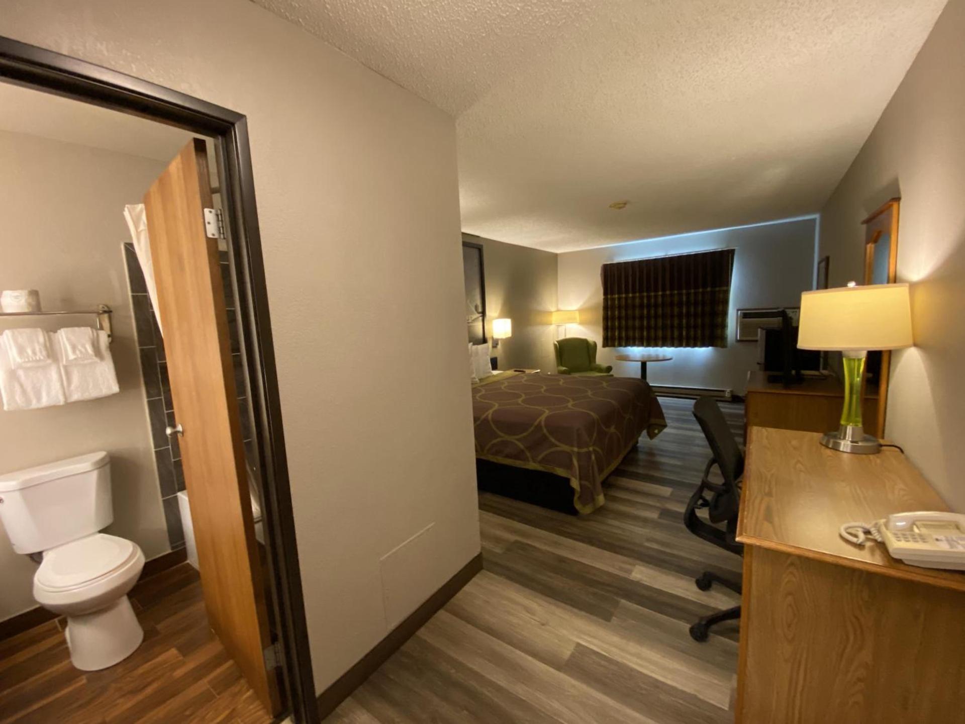 Super 8 by Wyndham Green Bay Near Stadium photo 40