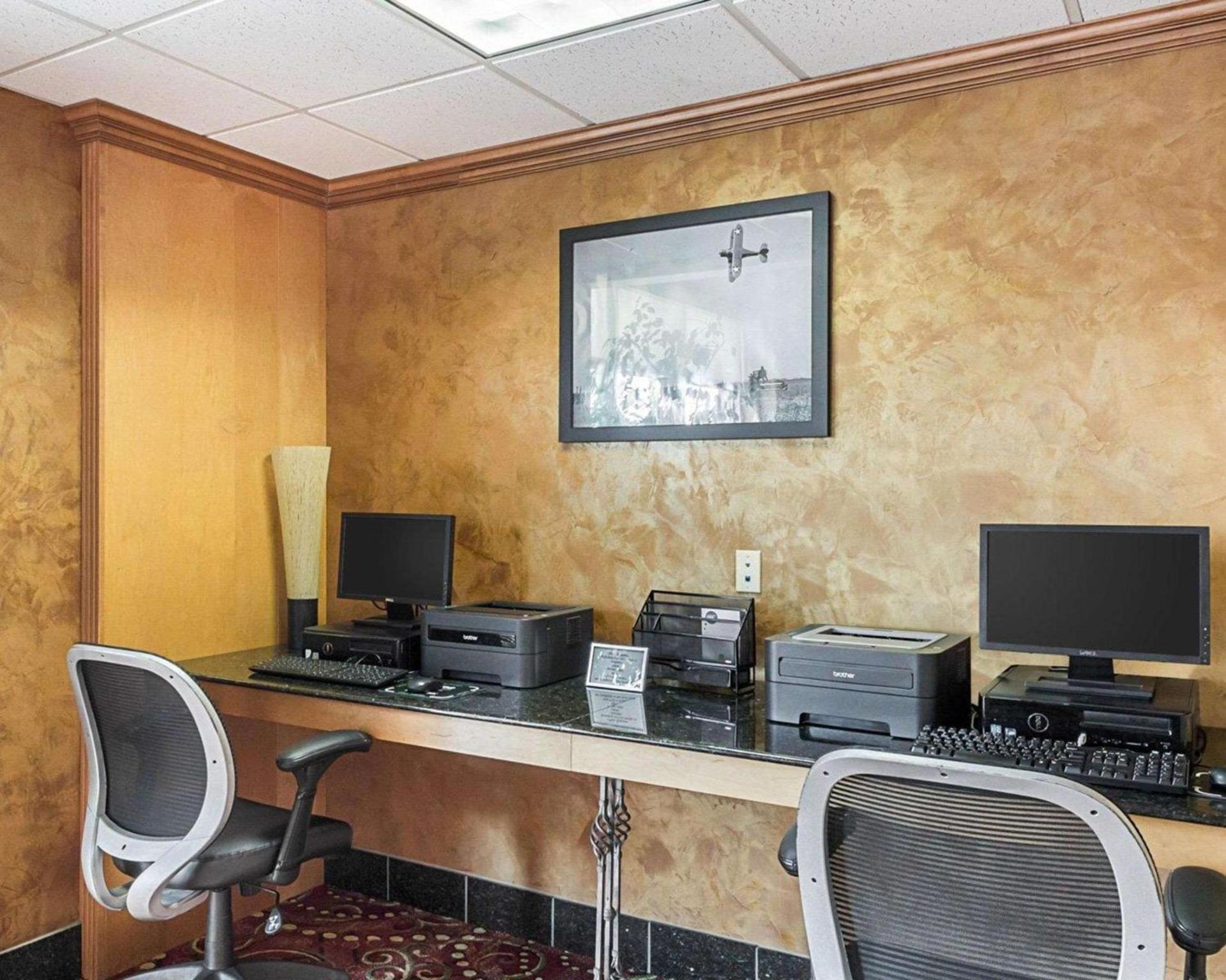 Comfort Suites Airport photo 12