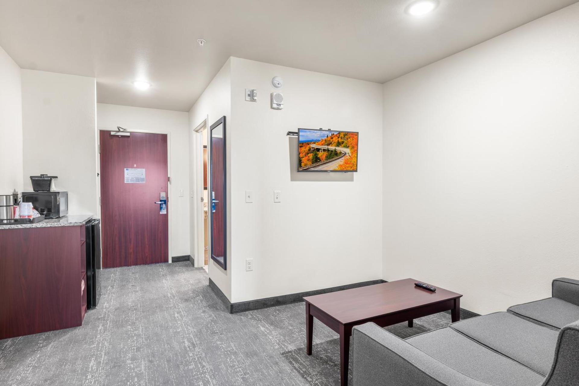Cobblestone Hotel & Suites Denmark - Green Bay photo 4