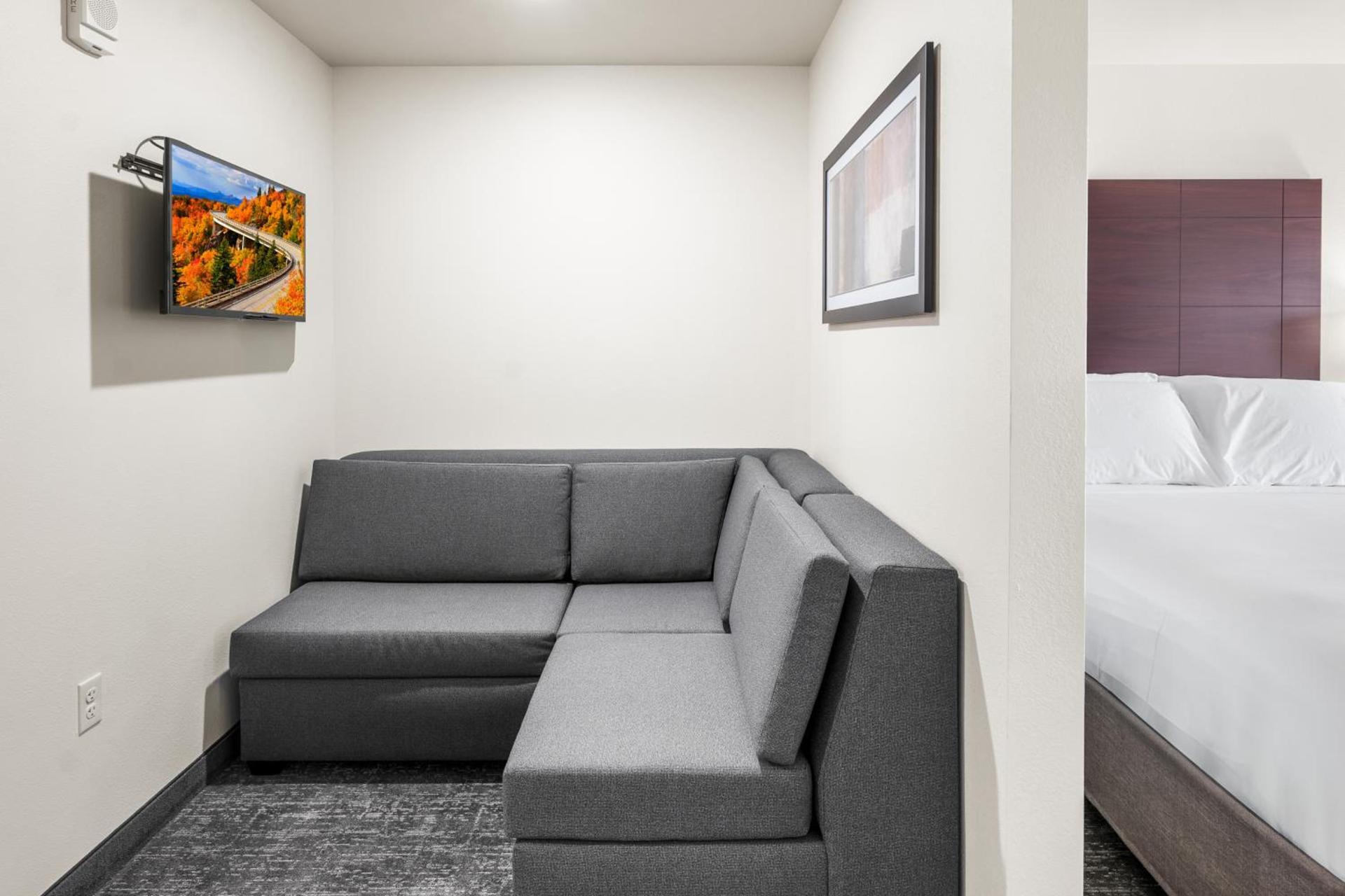 Cobblestone Hotel & Suites Denmark - Green Bay photo 5