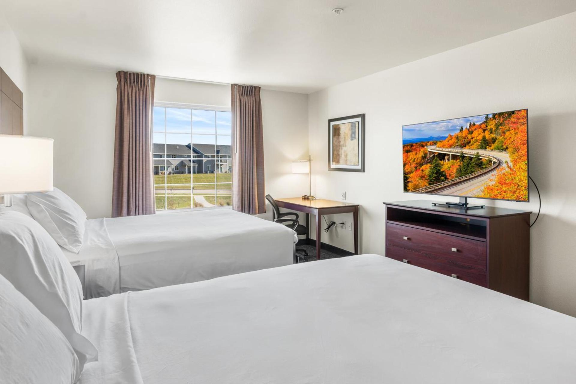 Cobblestone Hotel & Suites Denmark - Green Bay photo 9