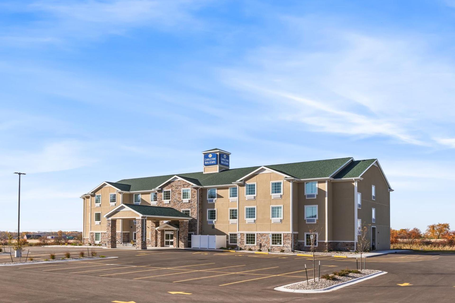 Cobblestone Hotel & Suites Denmark - Green Bay photo 14