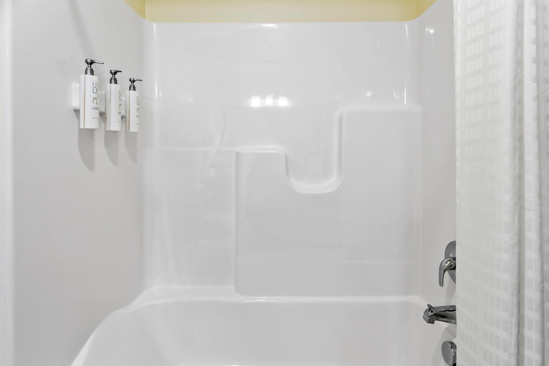 Cobblestone Hotel & Suites Denmark - Green Bay photo 13