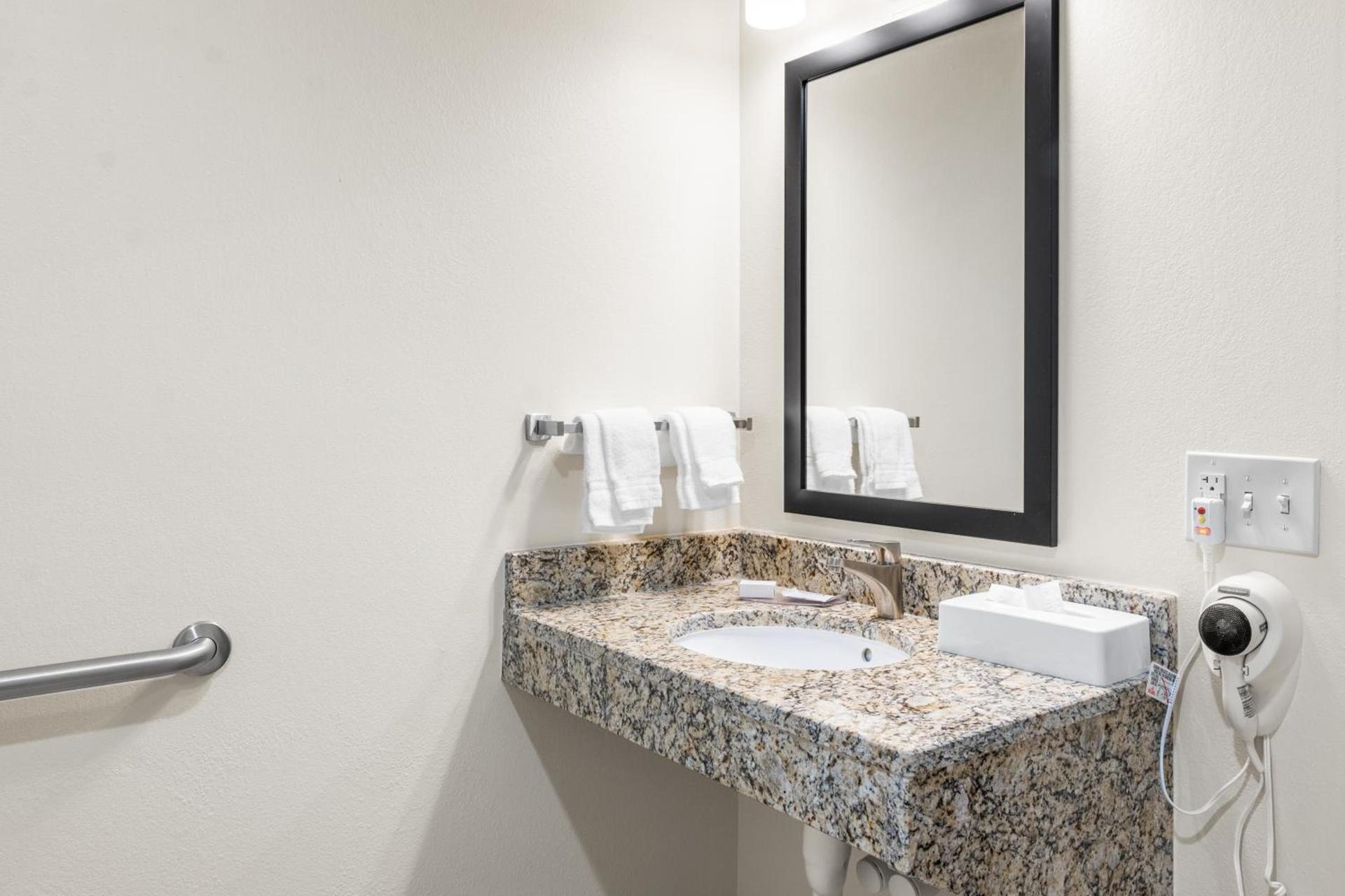 Cobblestone Hotel & Suites Denmark - Green Bay photo 25