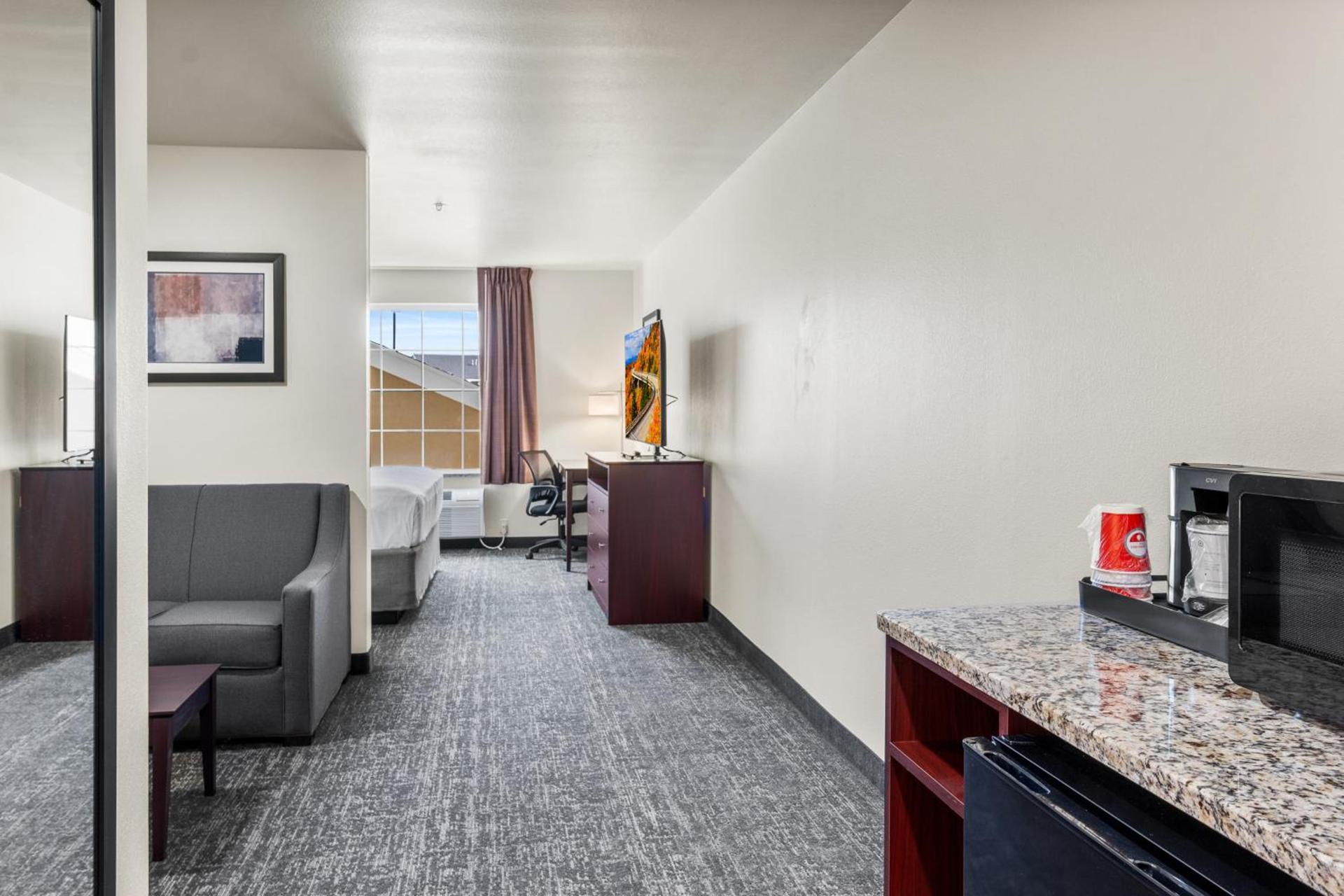 Cobblestone Hotel & Suites Denmark - Green Bay photo 28