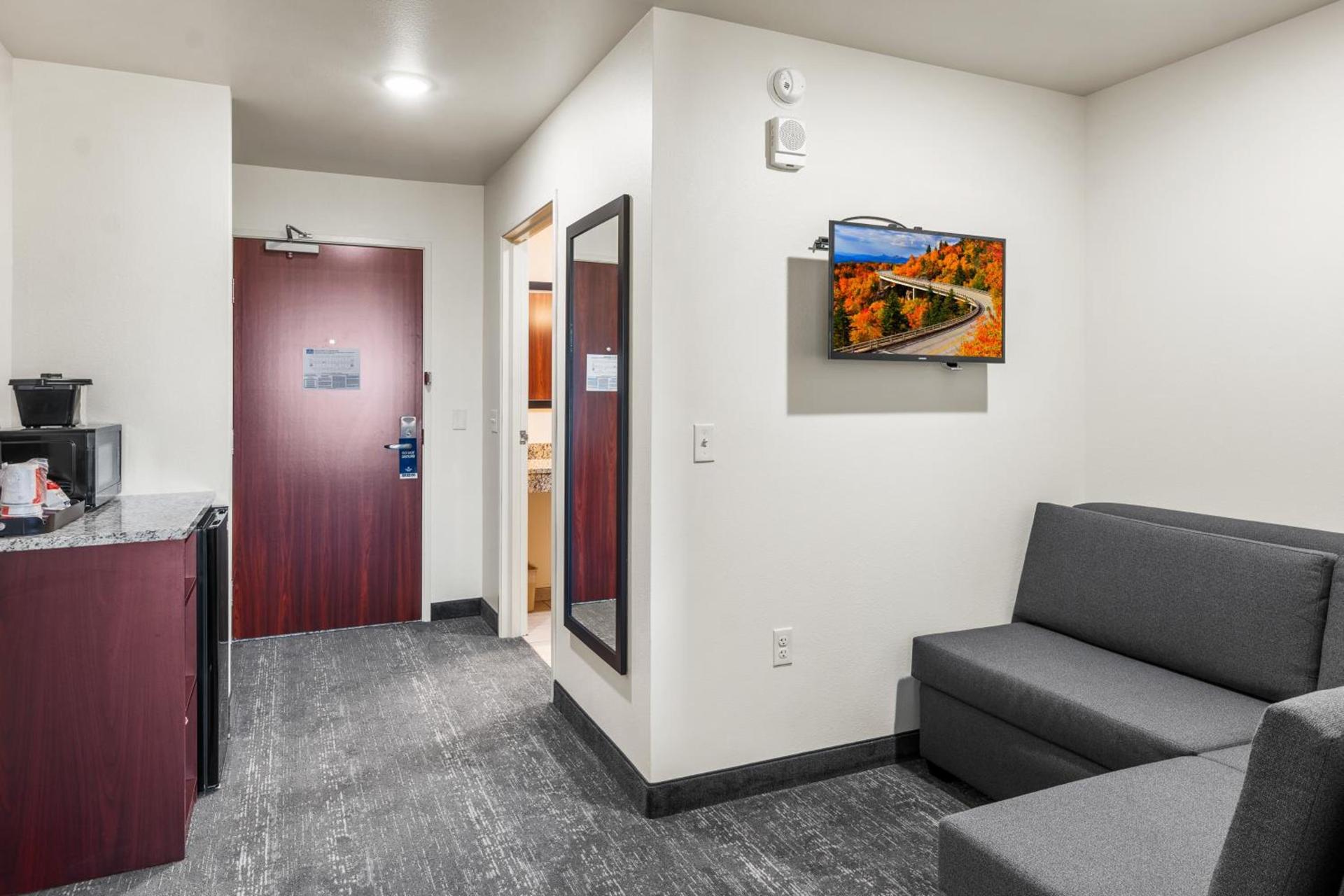 Cobblestone Hotel & Suites Denmark - Green Bay photo 34