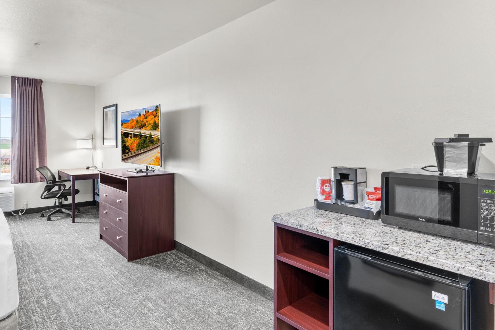 Cobblestone Hotel & Suites Denmark - Green Bay photo 31