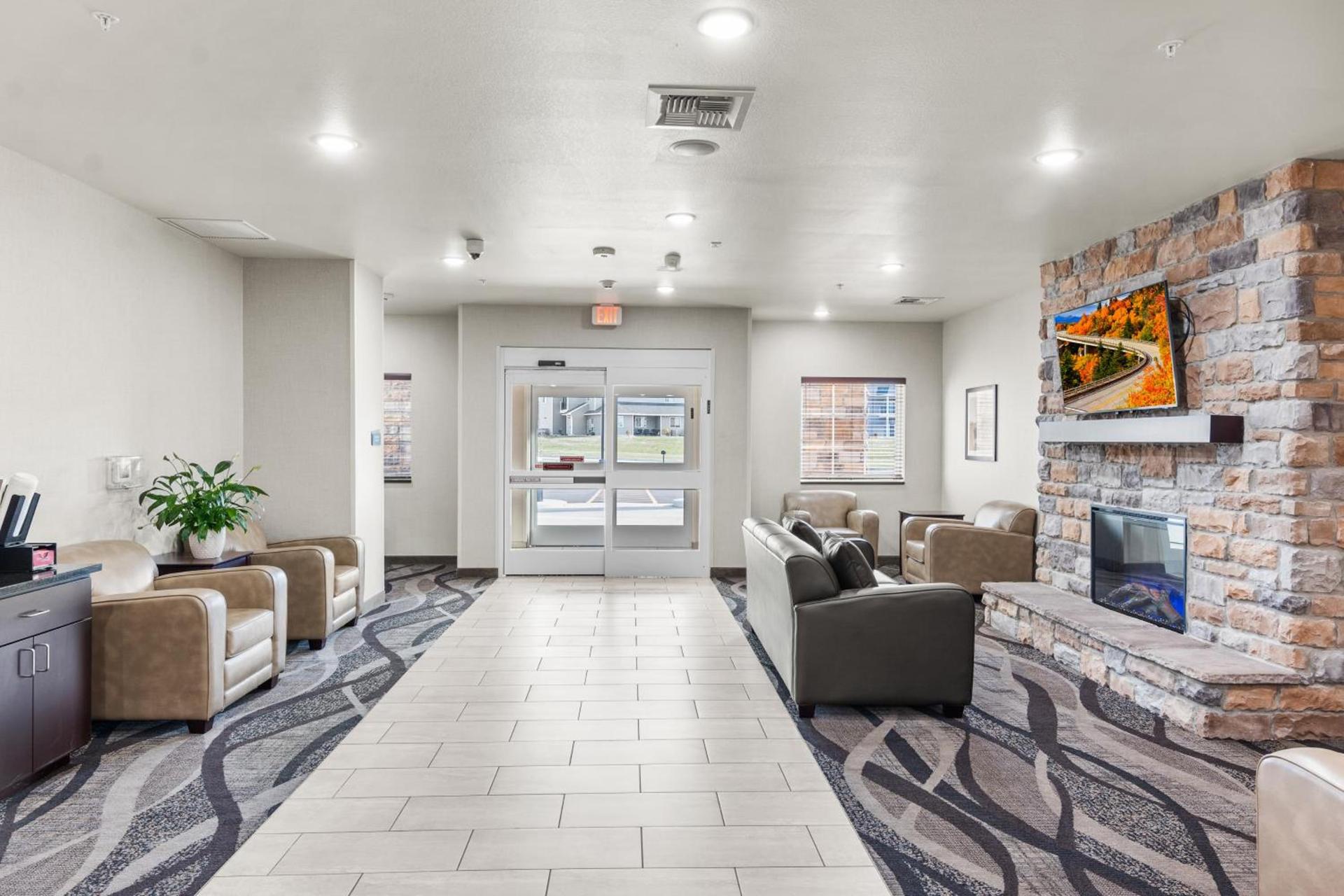 Cobblestone Hotel & Suites Denmark - Green Bay photo 39