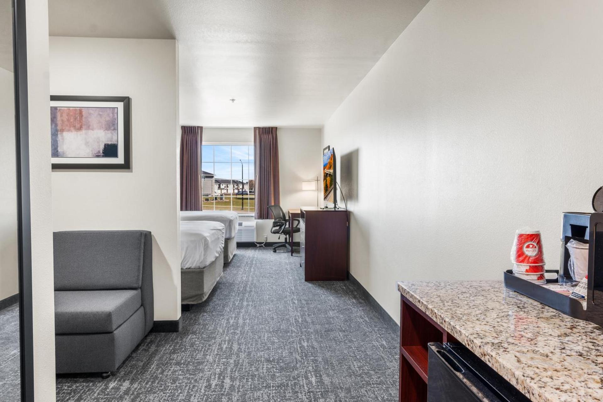 Cobblestone Hotel & Suites Denmark - Green Bay photo 40
