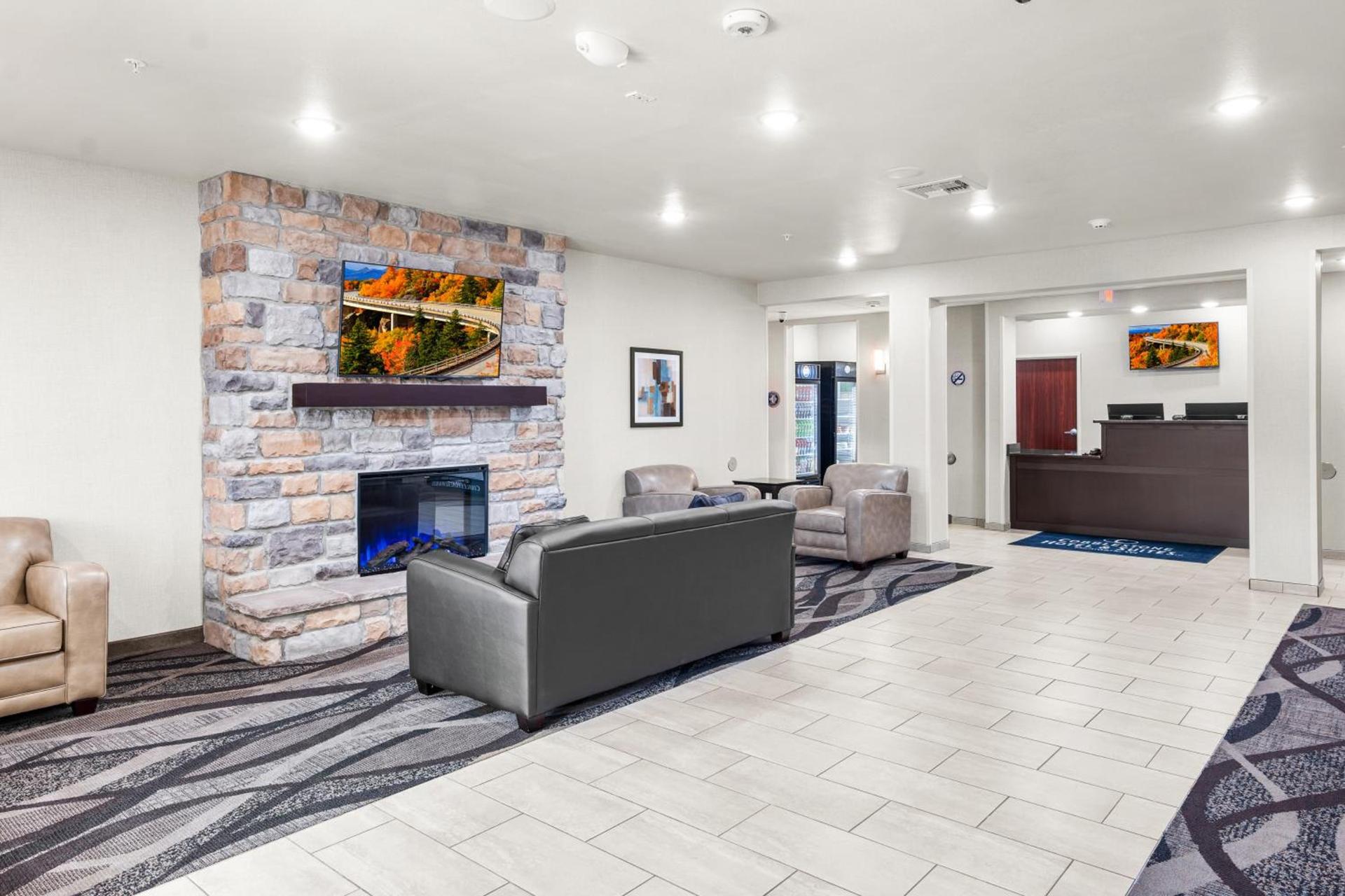 Cobblestone Hotel & Suites Denmark - Green Bay photo 49