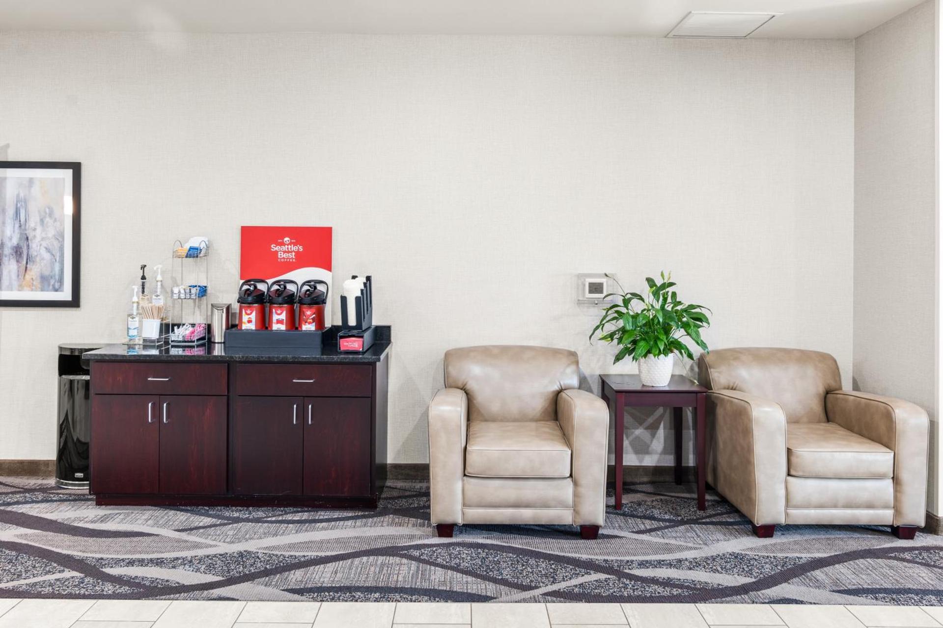 Cobblestone Hotel & Suites Denmark - Green Bay photo 57