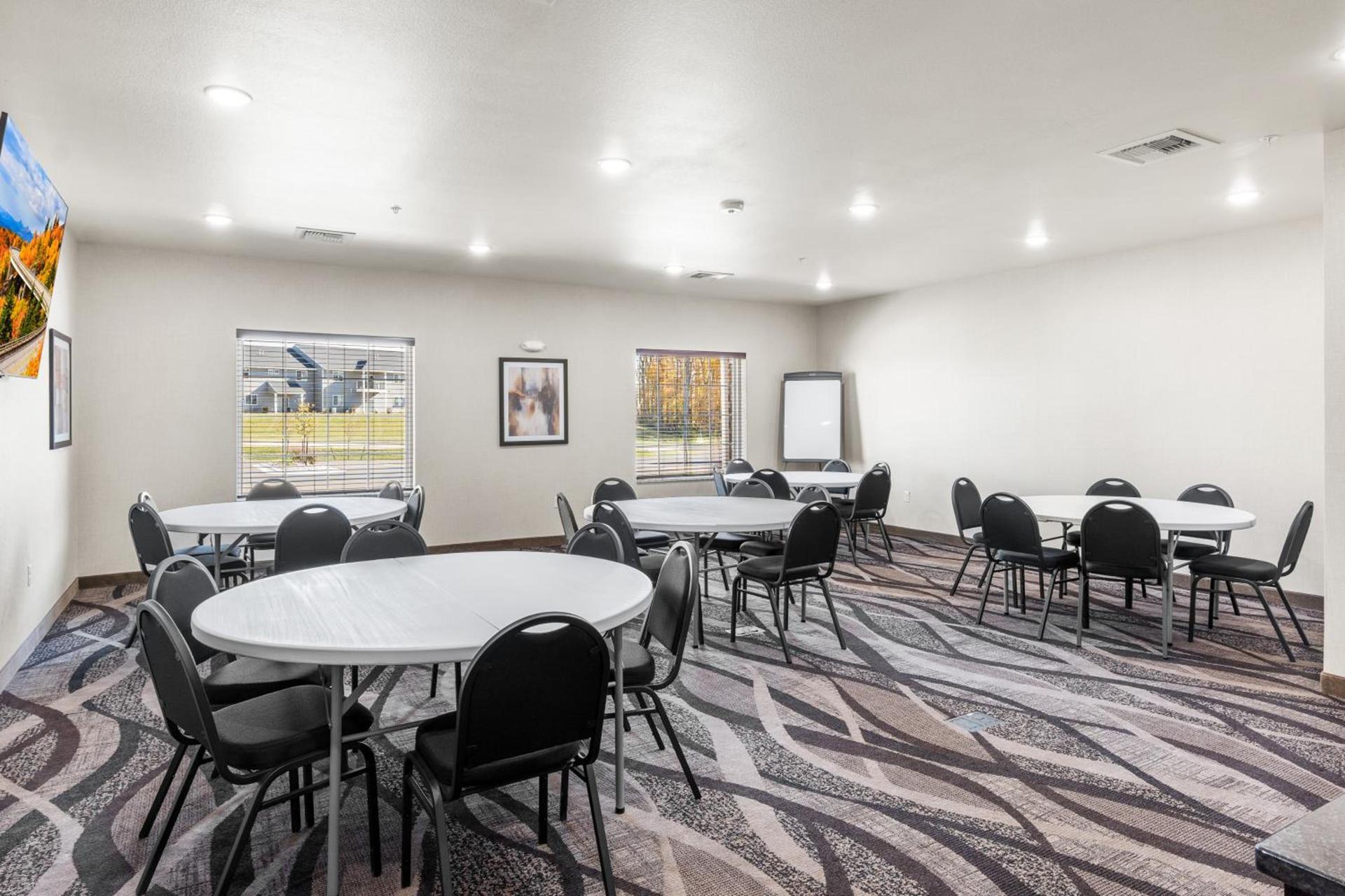Cobblestone Hotel & Suites Denmark - Green Bay photo 38