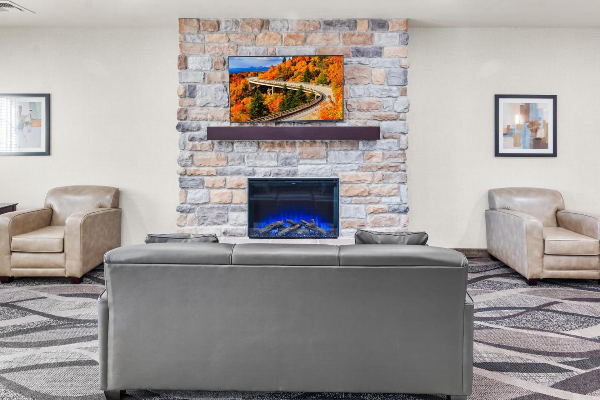 Cobblestone Hotel & Suites Denmark - Green Bay photo 54