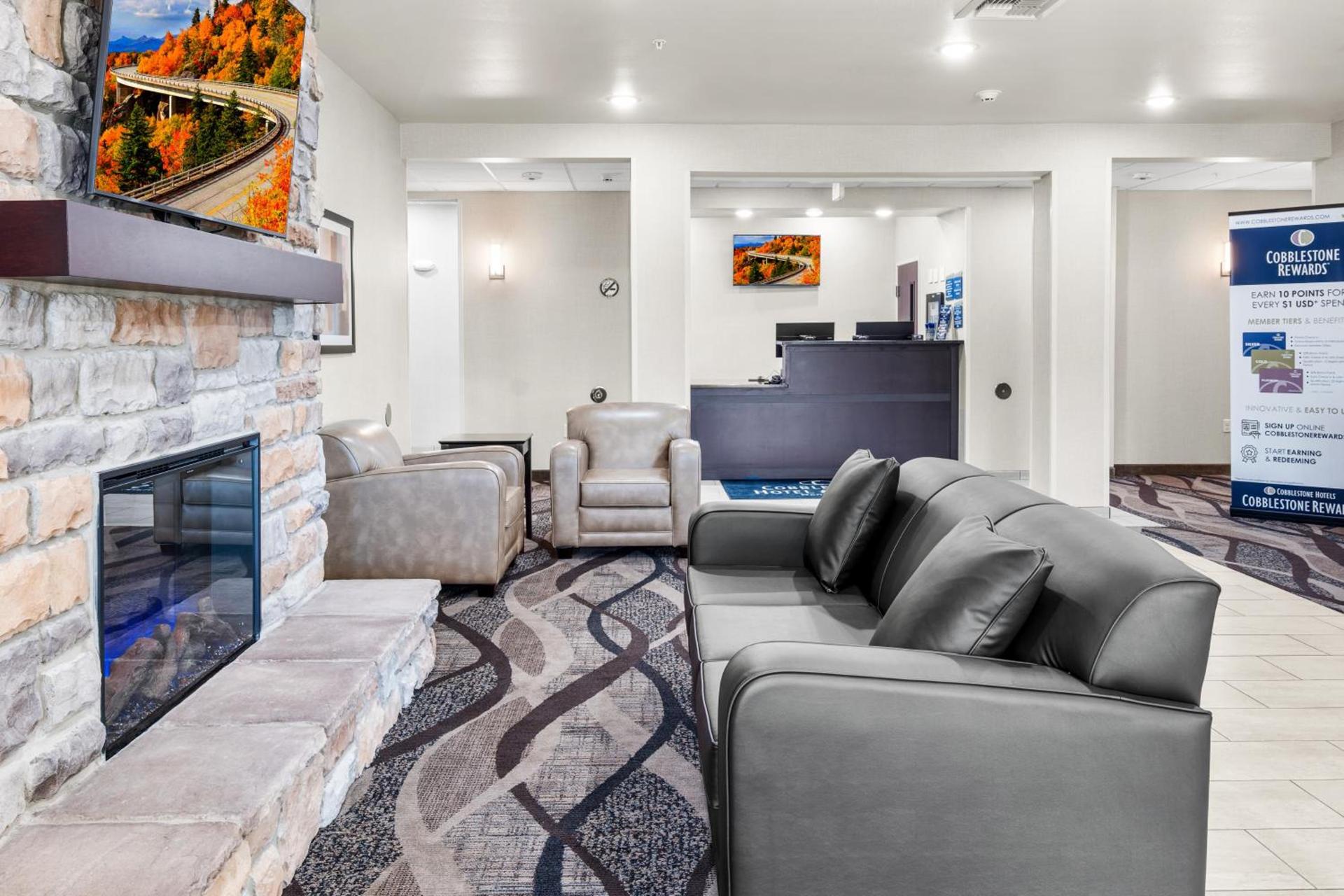 Cobblestone Hotel & Suites Denmark - Green Bay photo 50