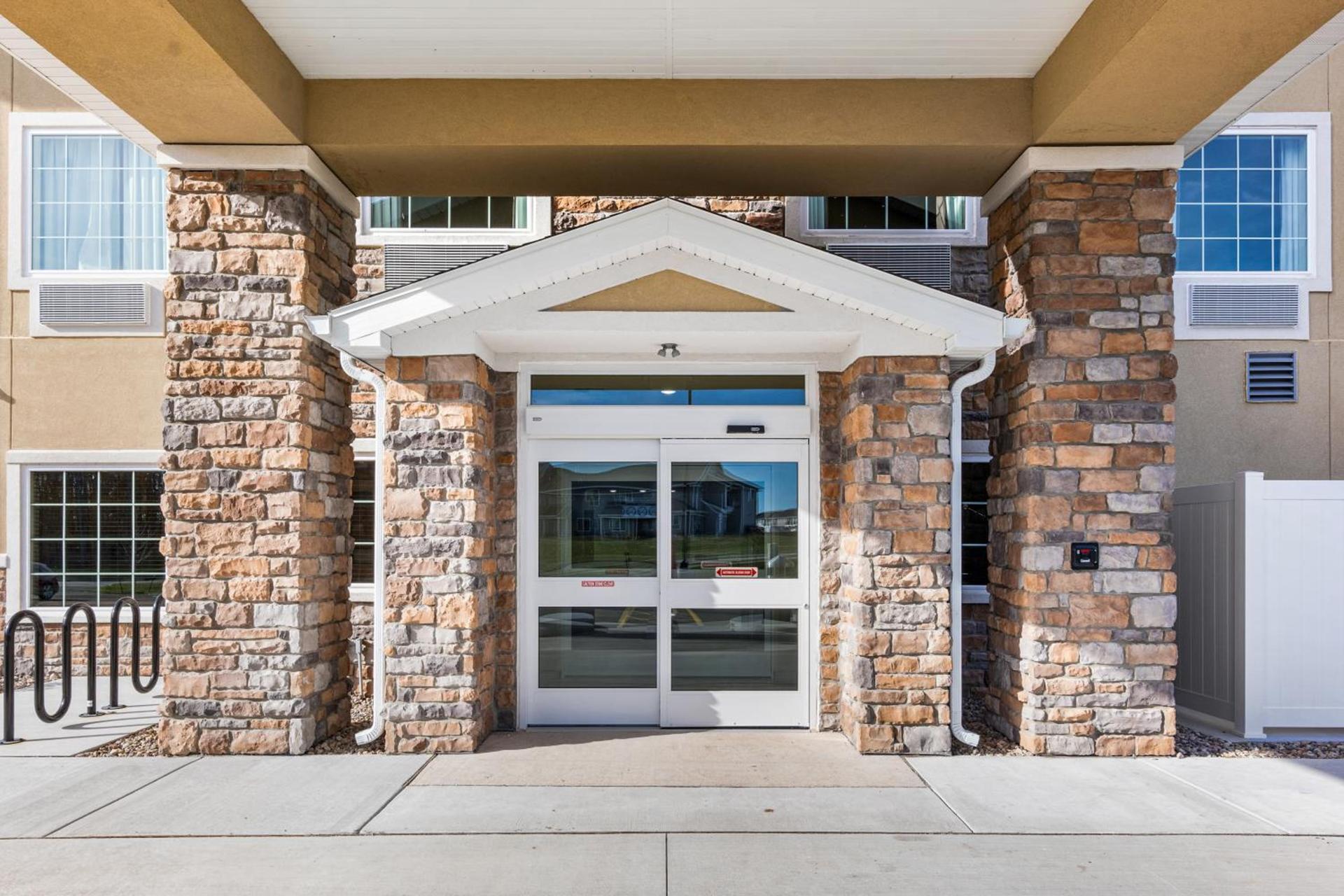 Cobblestone Hotel & Suites Denmark - Green Bay photo 71