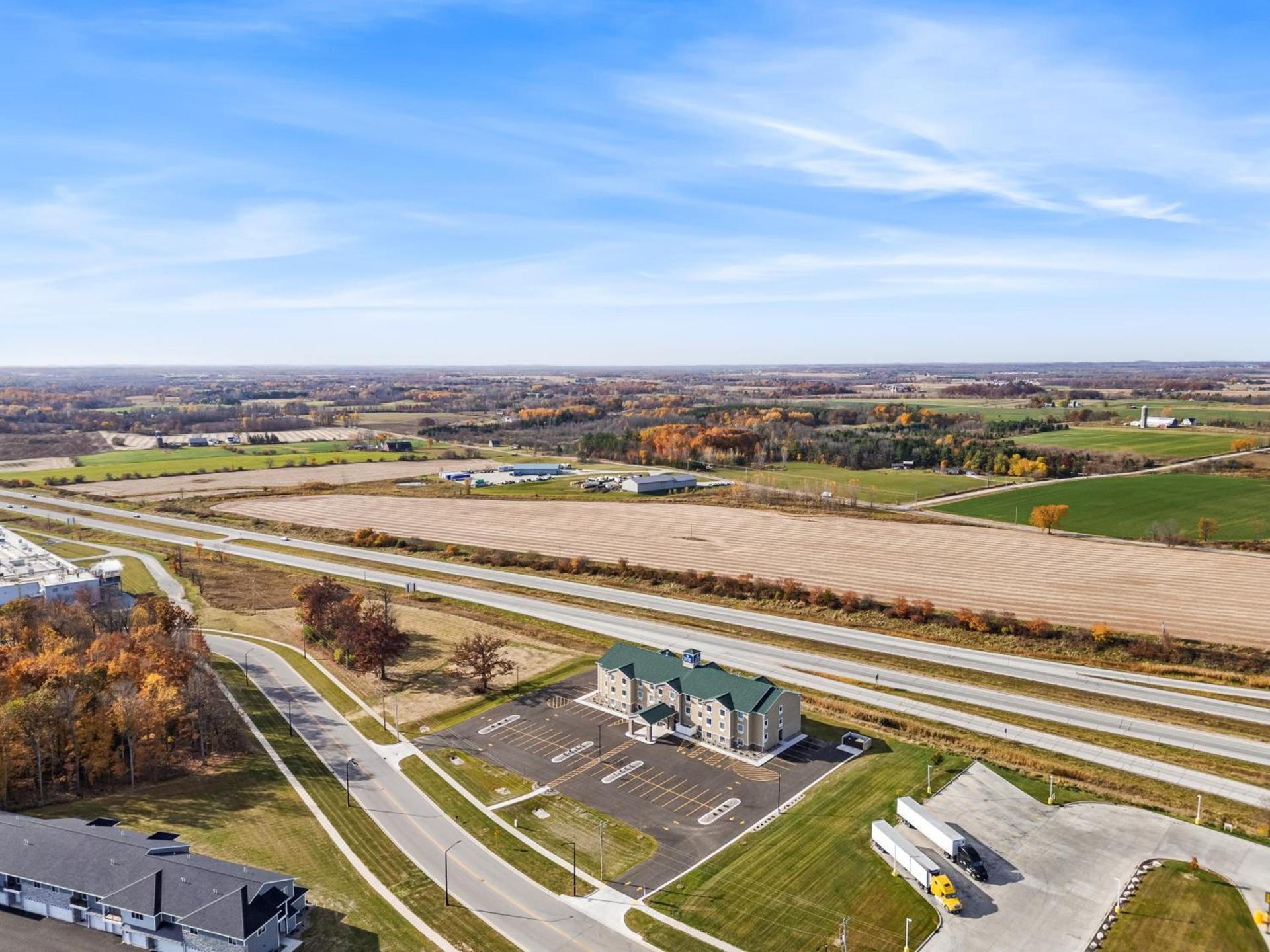 Cobblestone Hotel & Suites Denmark - Green Bay photo 65