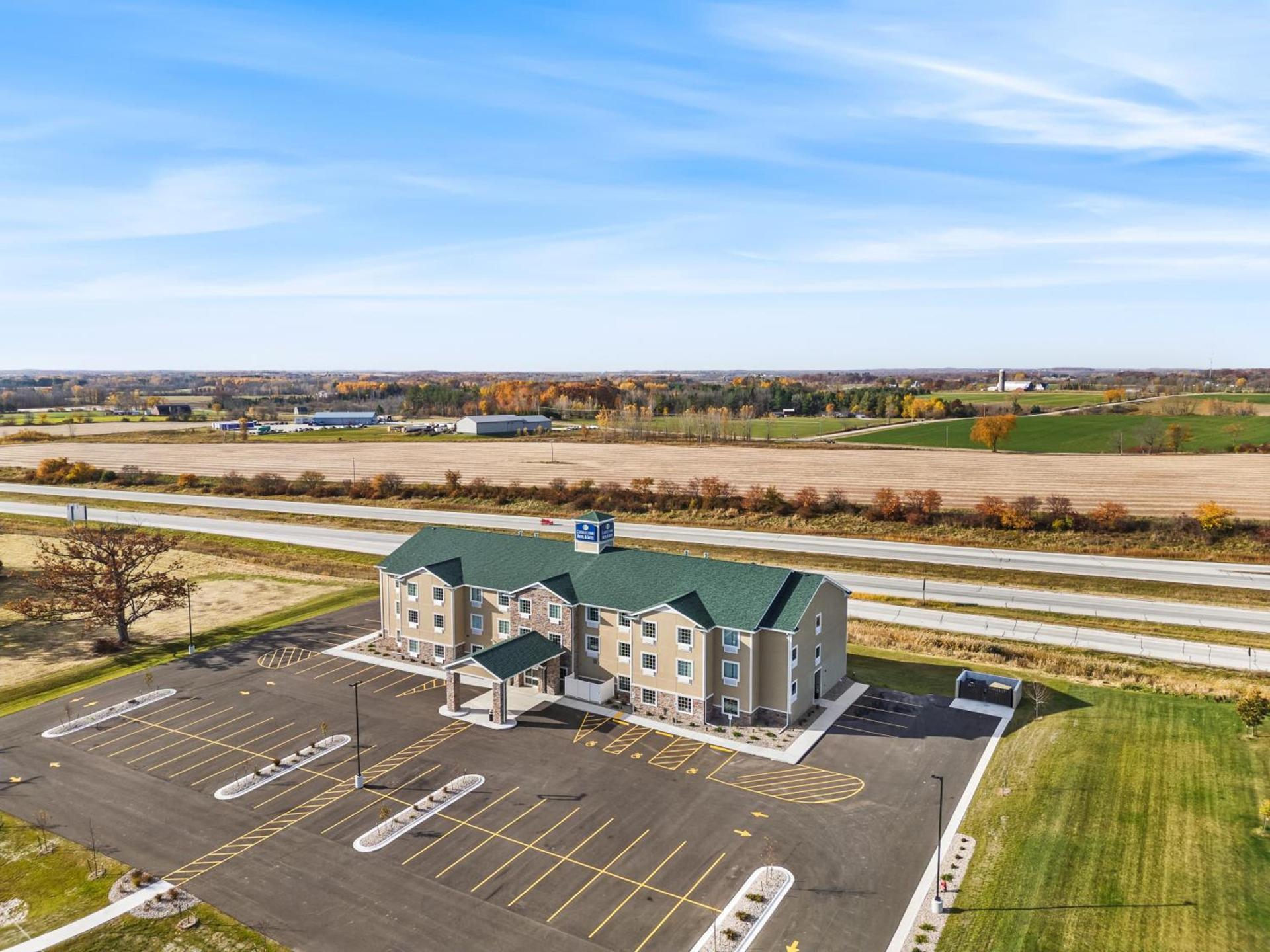 Cobblestone Hotel & Suites Denmark - Green Bay photo 68