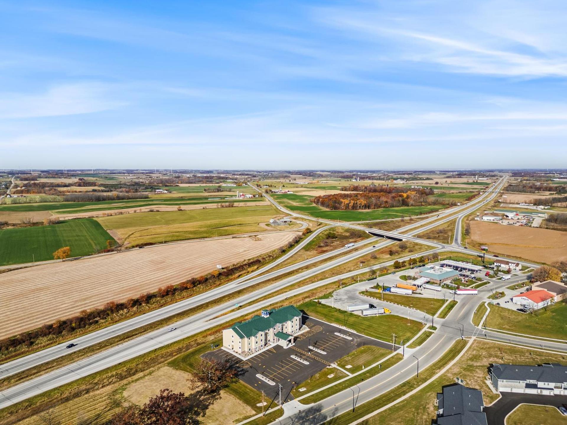 Cobblestone Hotel & Suites Denmark - Green Bay photo 69