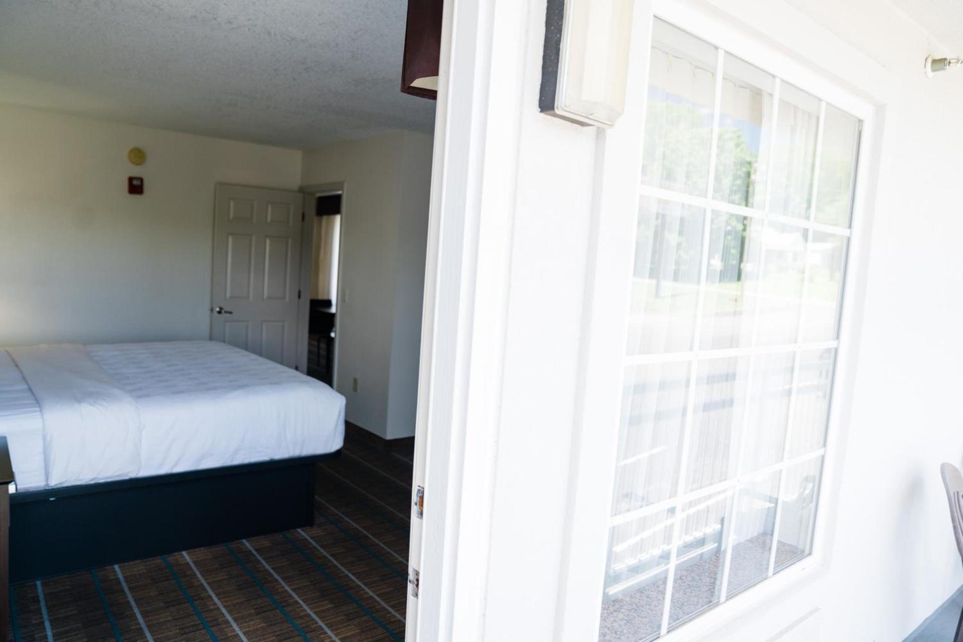 MainStay Suites Knoxville North I-75 photo 33