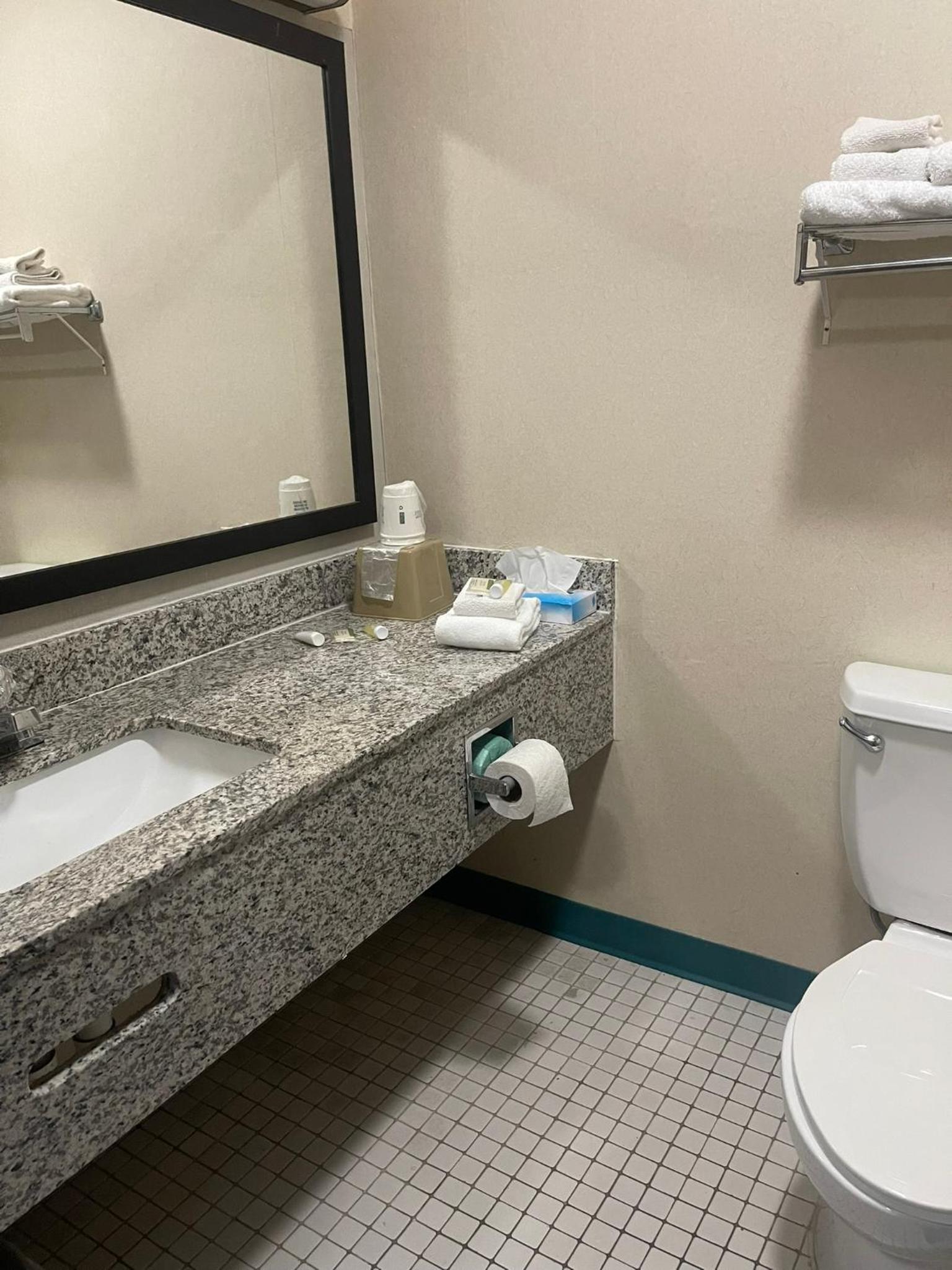 Days Inn by Wyndham Madisonville photo 14