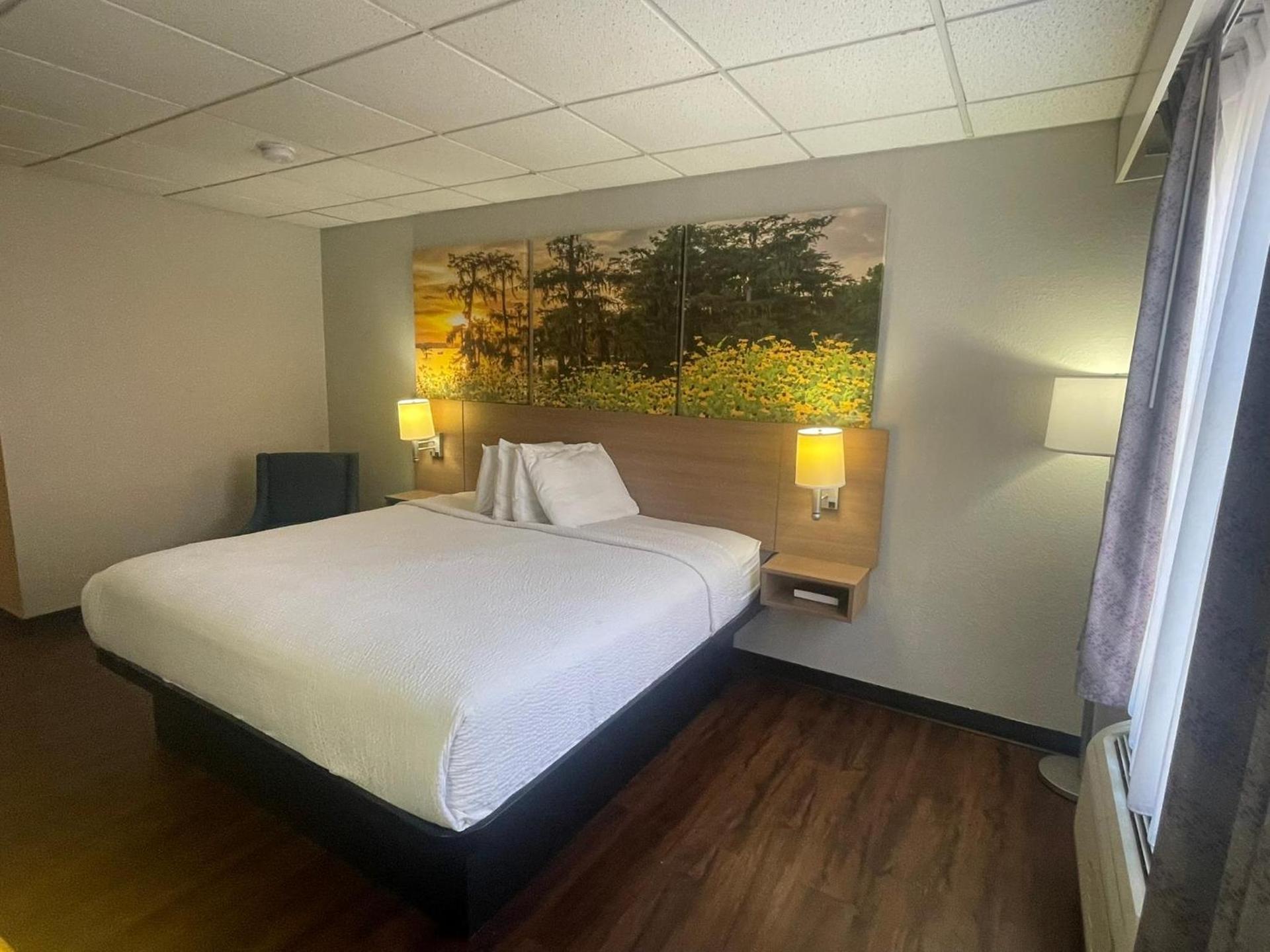 Days Inn by Wyndham Madisonville photo 19