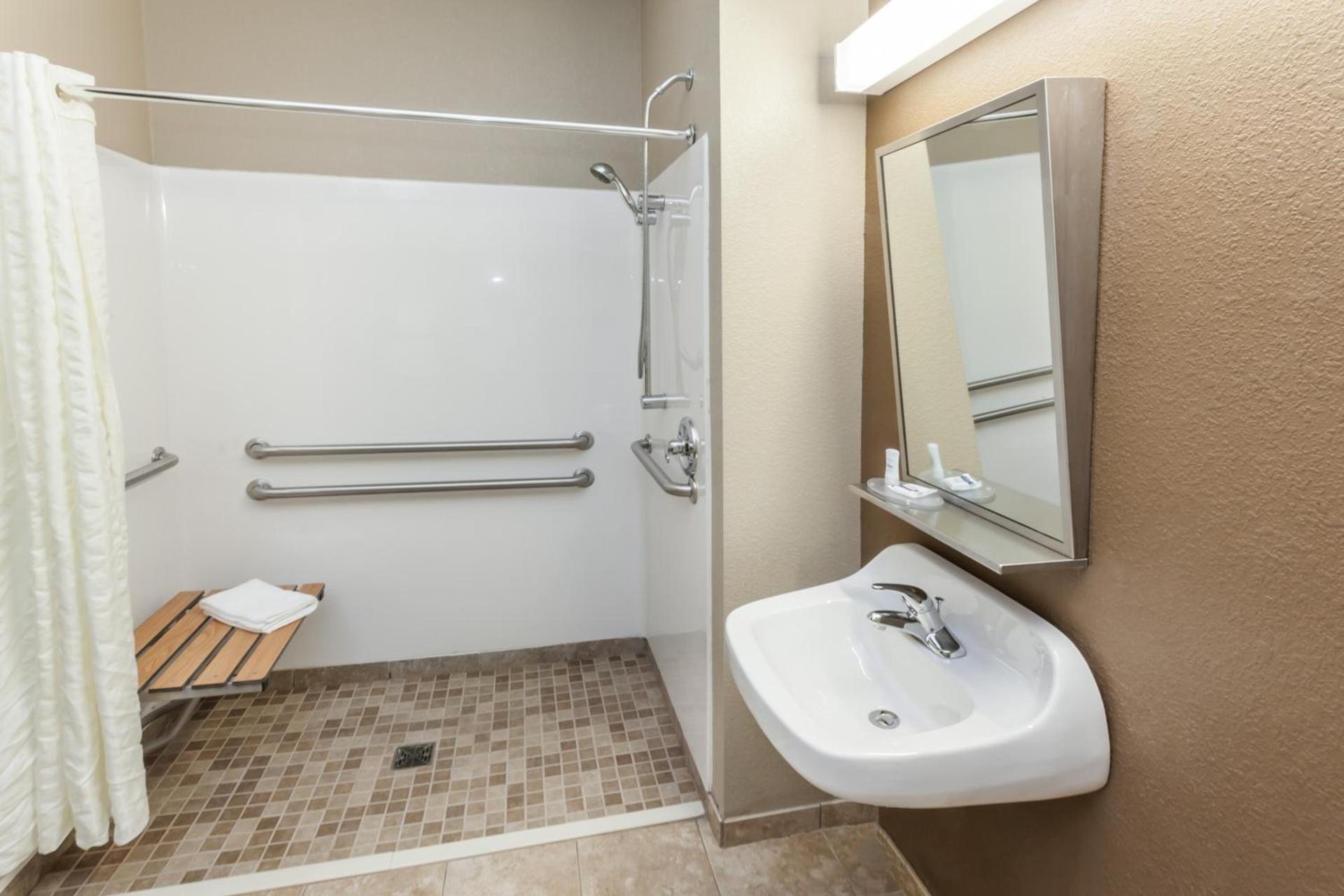 Microtel Inn & Suites by Wyndham Michigan City photo 12