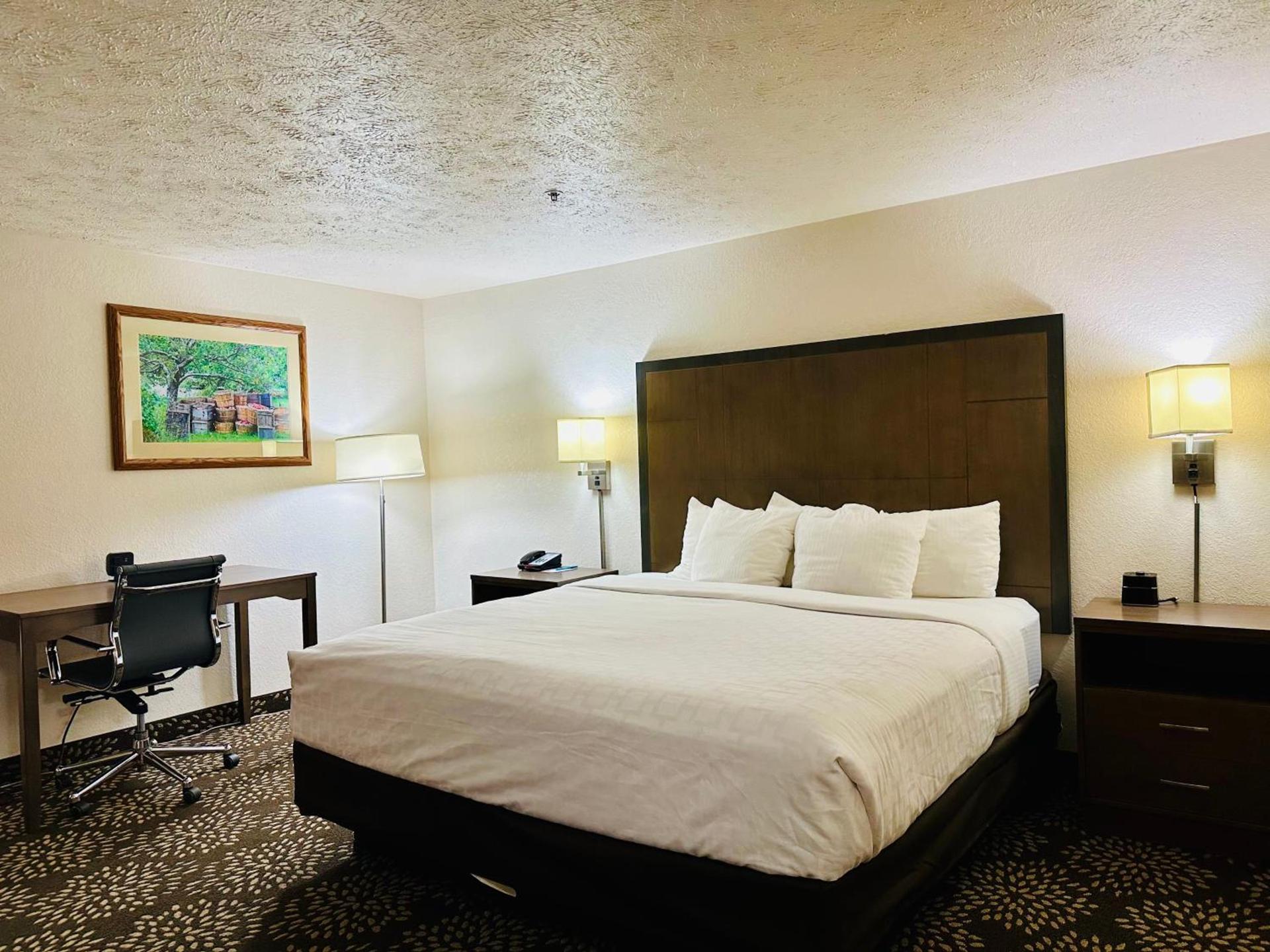 Clarion Pointe Wenatchee photo 65