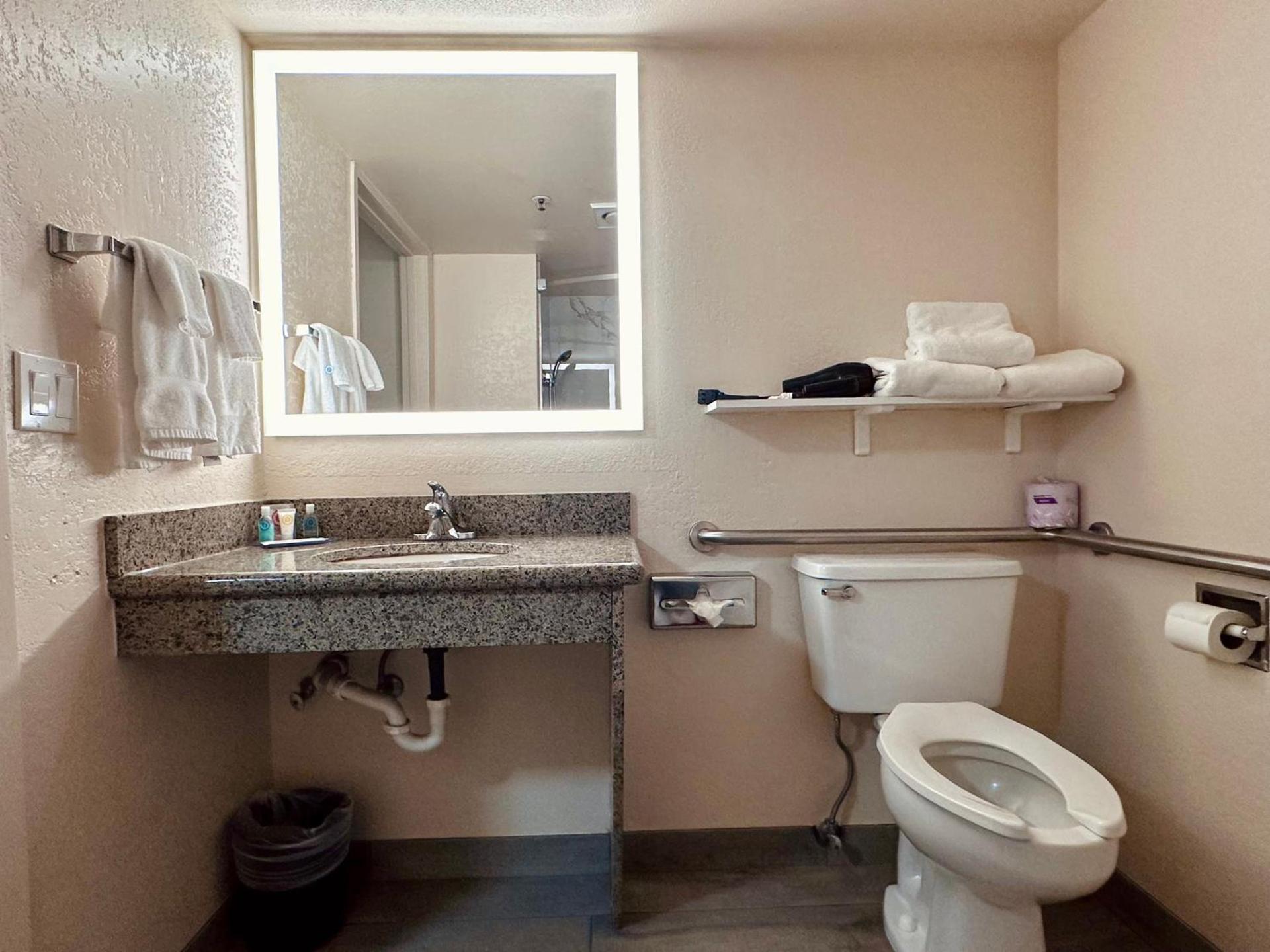 Clarion Pointe Wenatchee photo 40