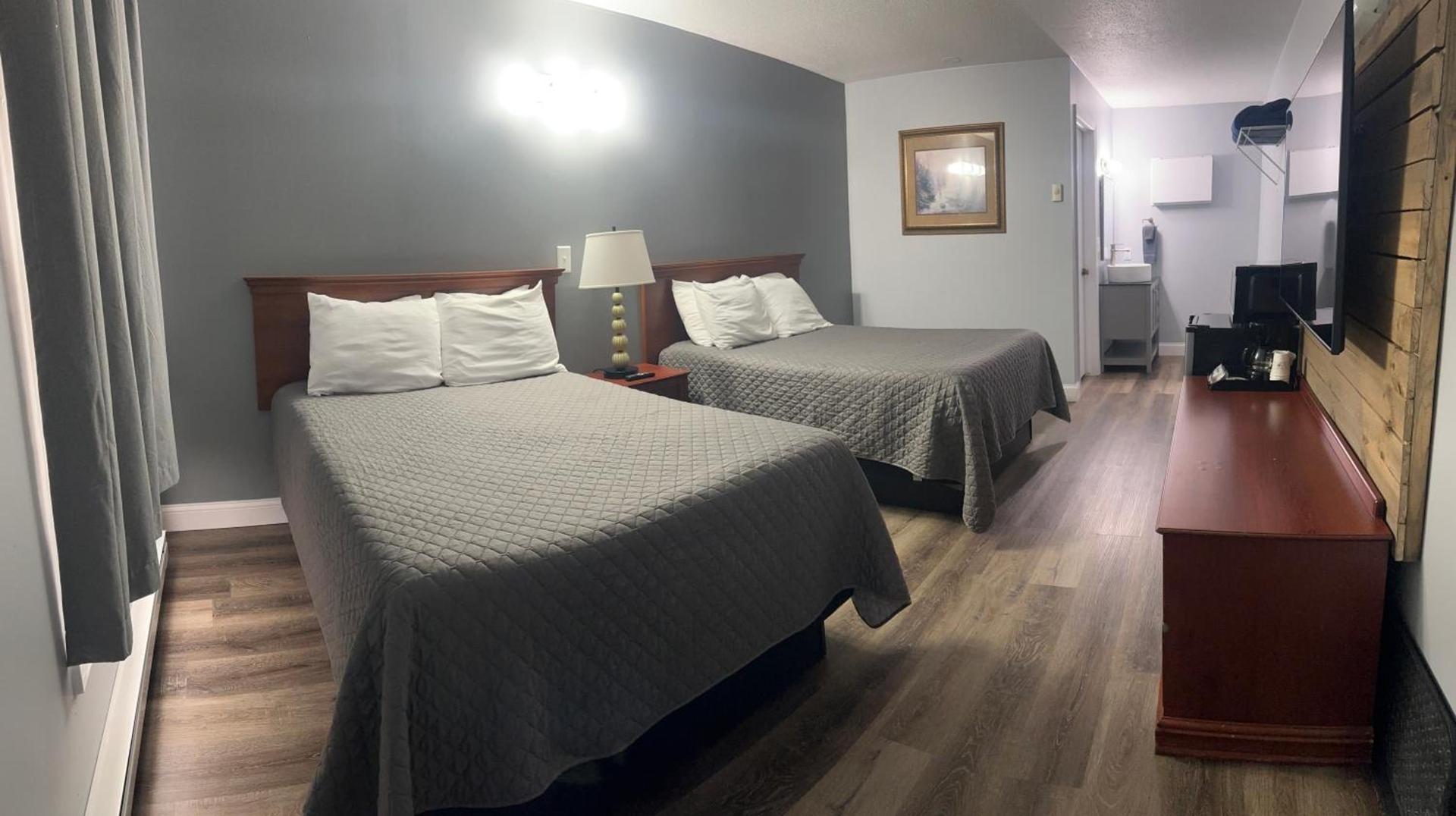 Pelican Motel photo 38
