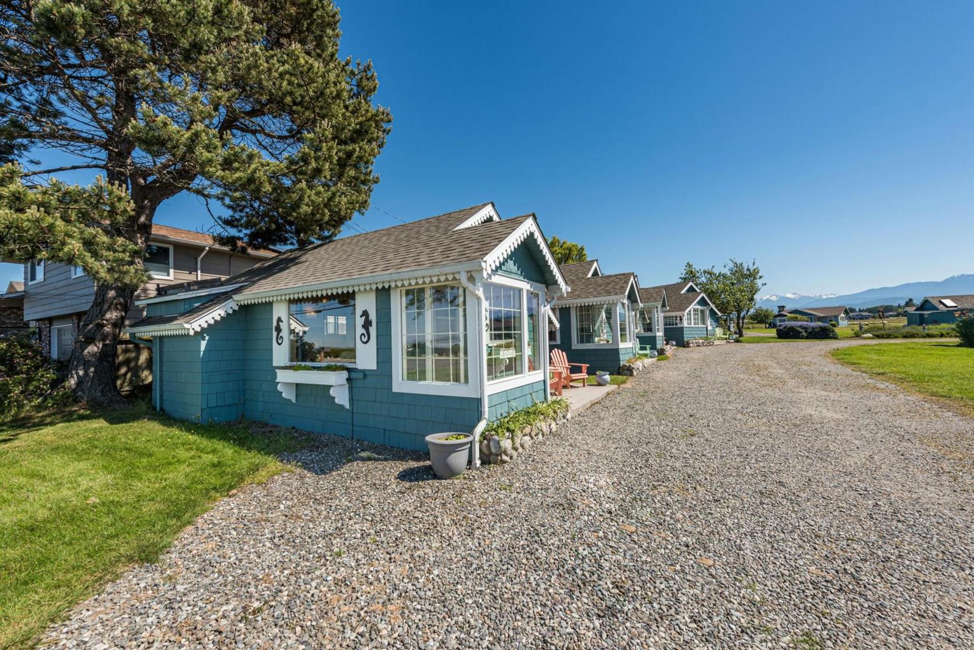 Juan de Fuca Waterfront Hotel & Cottages photo 2