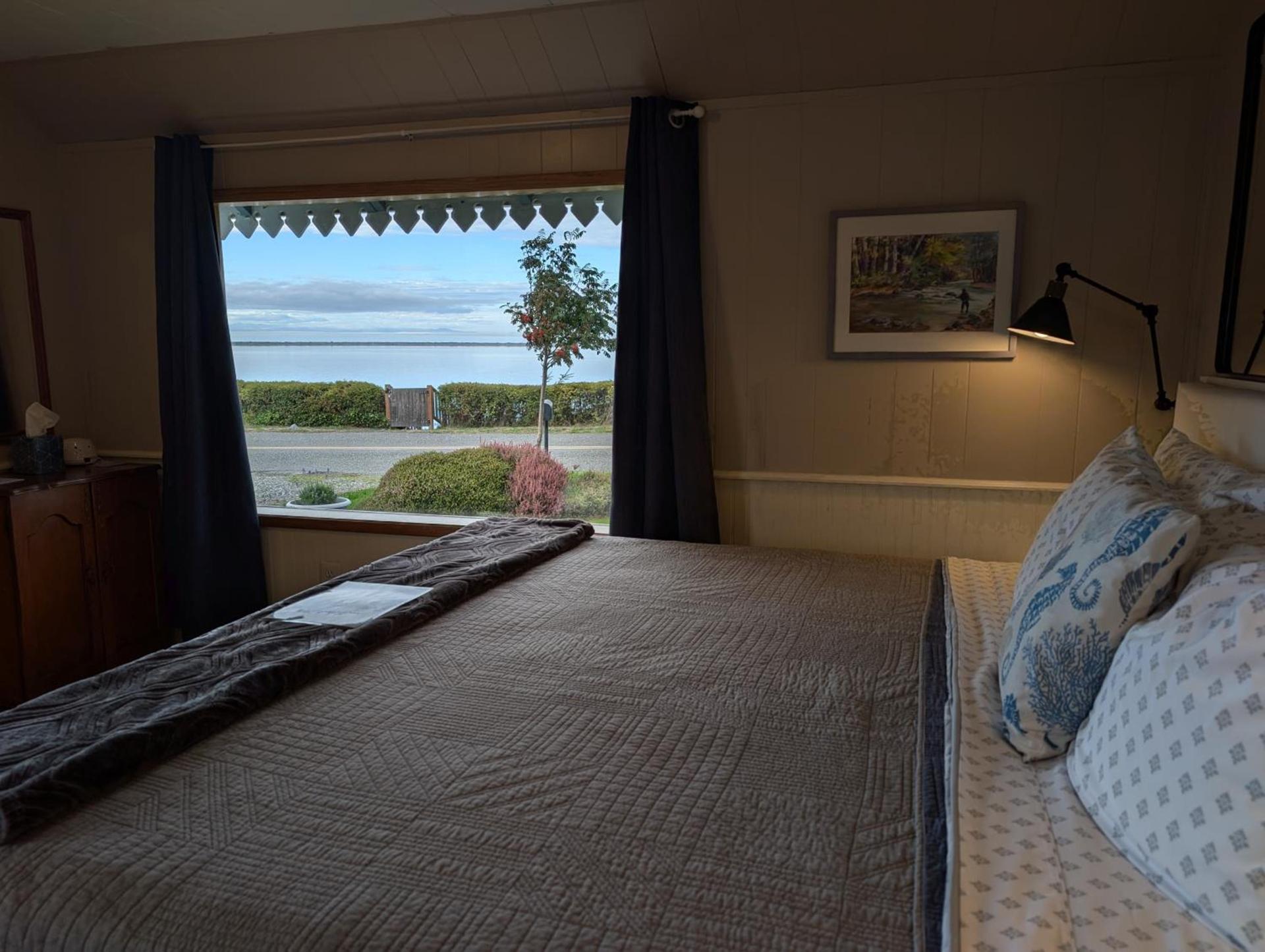 Juan de Fuca Waterfront Hotel & Cottages photo 4