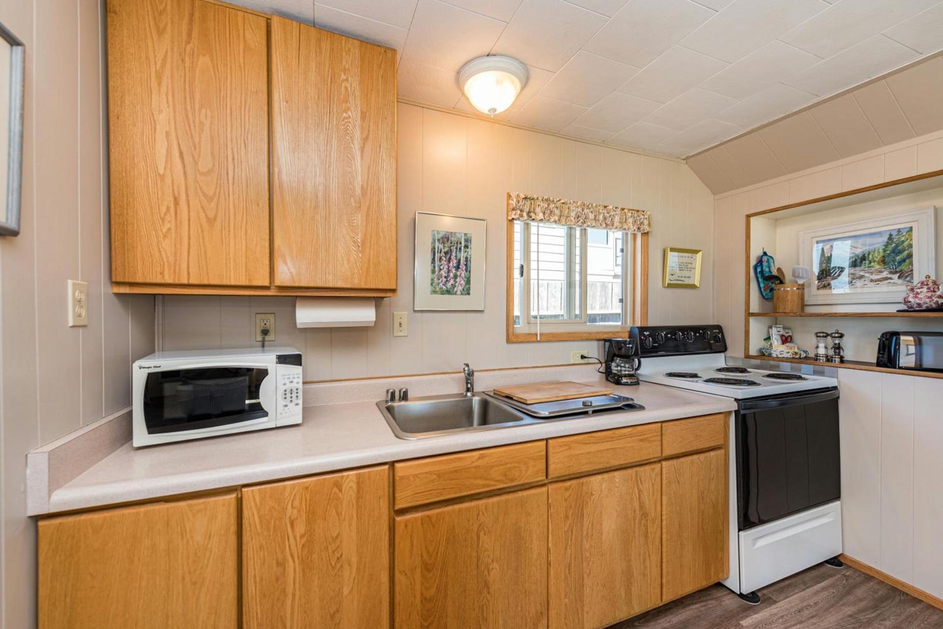 Juan de Fuca Waterfront Hotel & Cottages photo 5