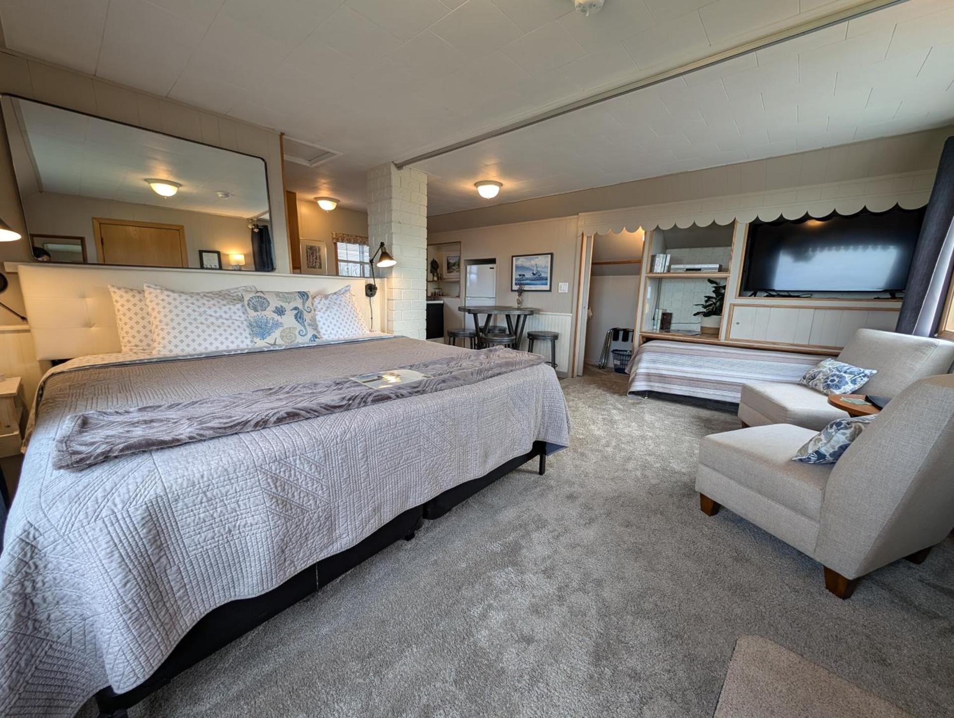 Juan de Fuca Waterfront Hotel & Cottages photo 8