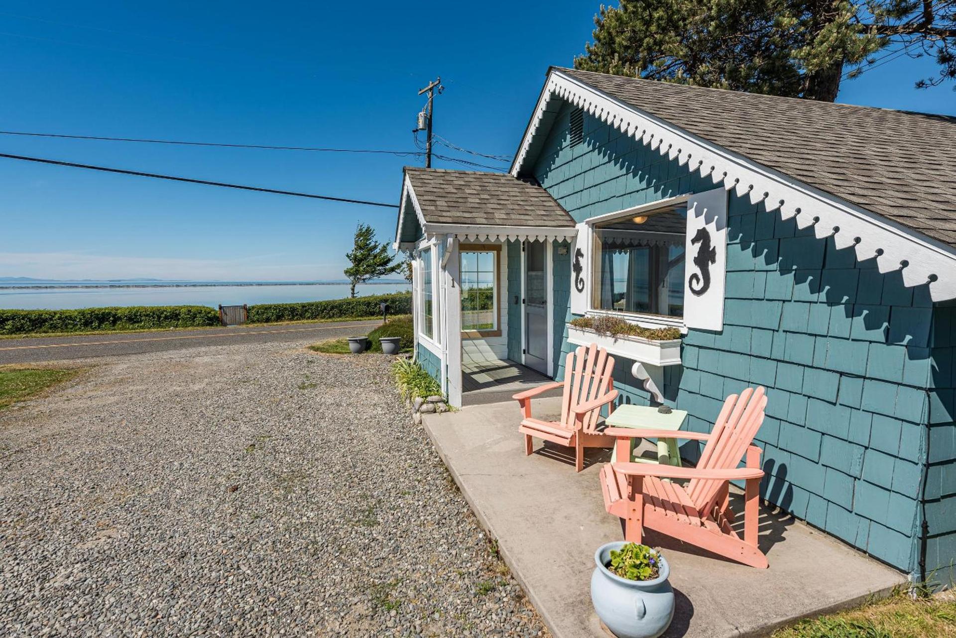 Juan de Fuca Waterfront Hotel & Cottages photo 9