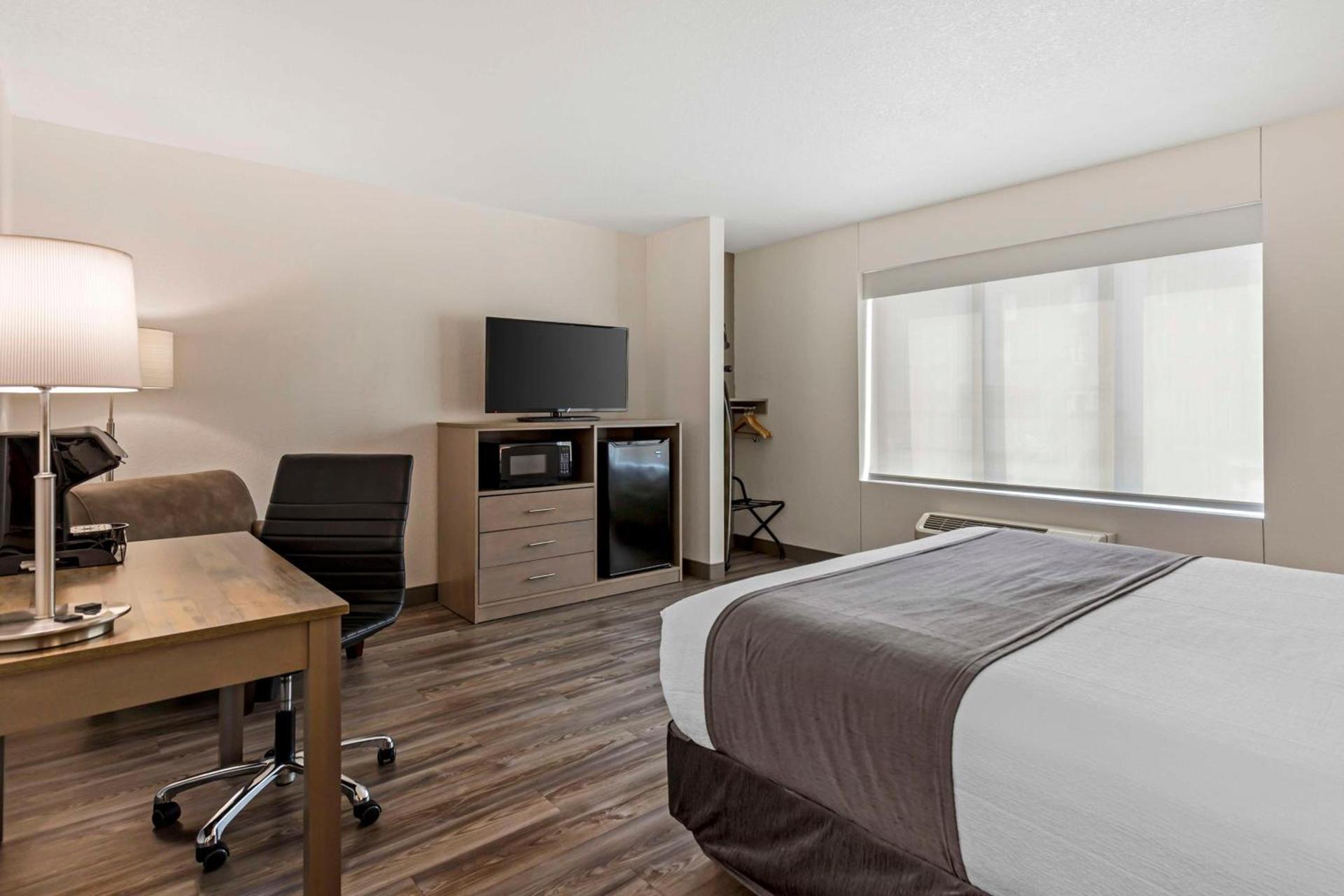 Best Western Plus Waterloo & Cedar Falls photo 11