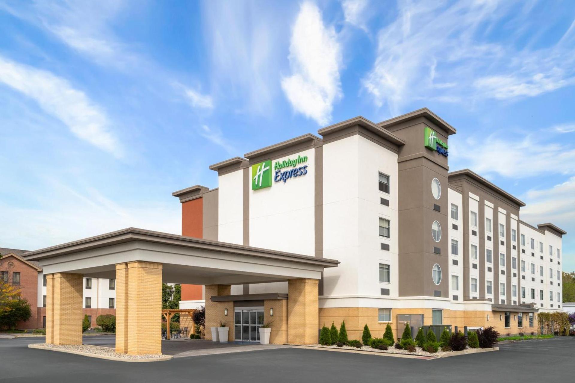 Holiday Inn Express Toledo North by IHG photo 3