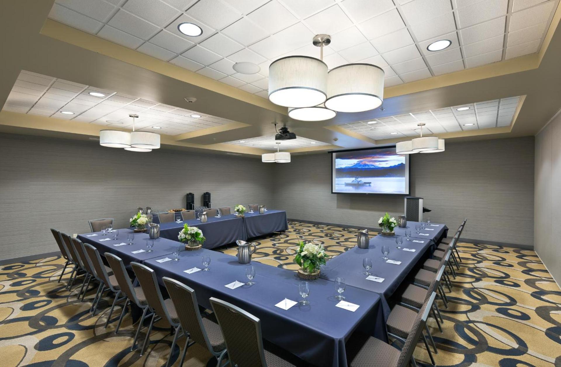 Oxford Suites Bellingham photo 25