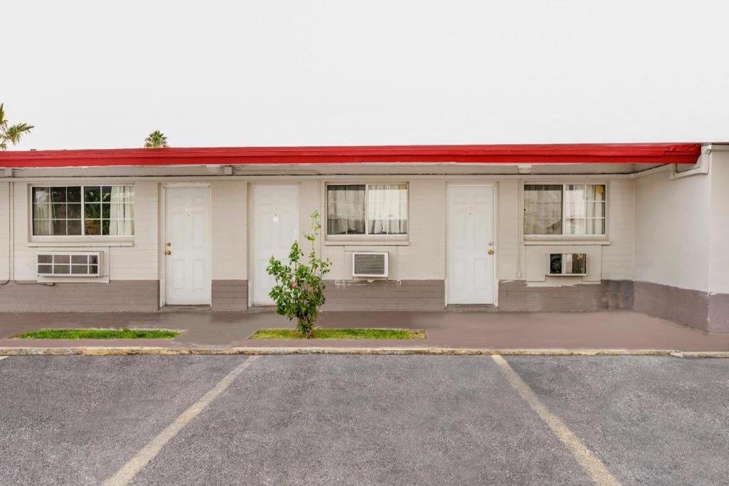 OYO Gateway Motel Las Vegas North Strip/Fremont St. Area photo 14
