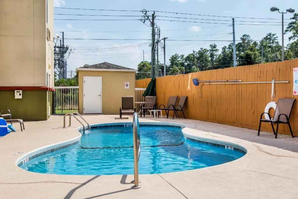 Econo Lodge Valdosta Mall Area photo 6