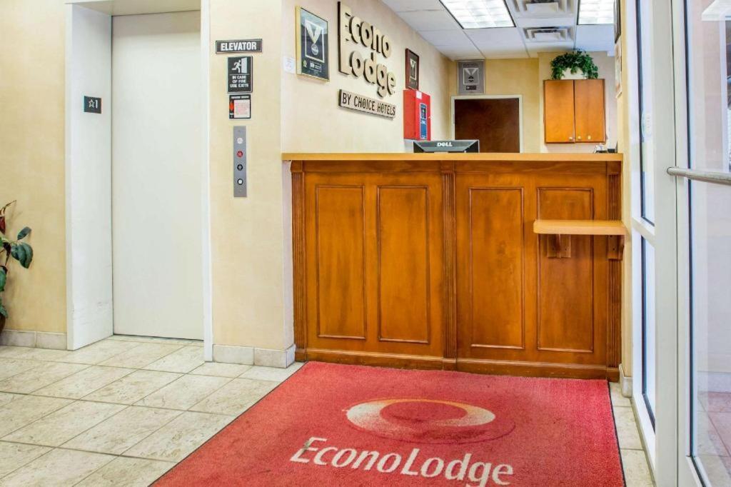 Econo Lodge Valdosta Mall Area photo 14