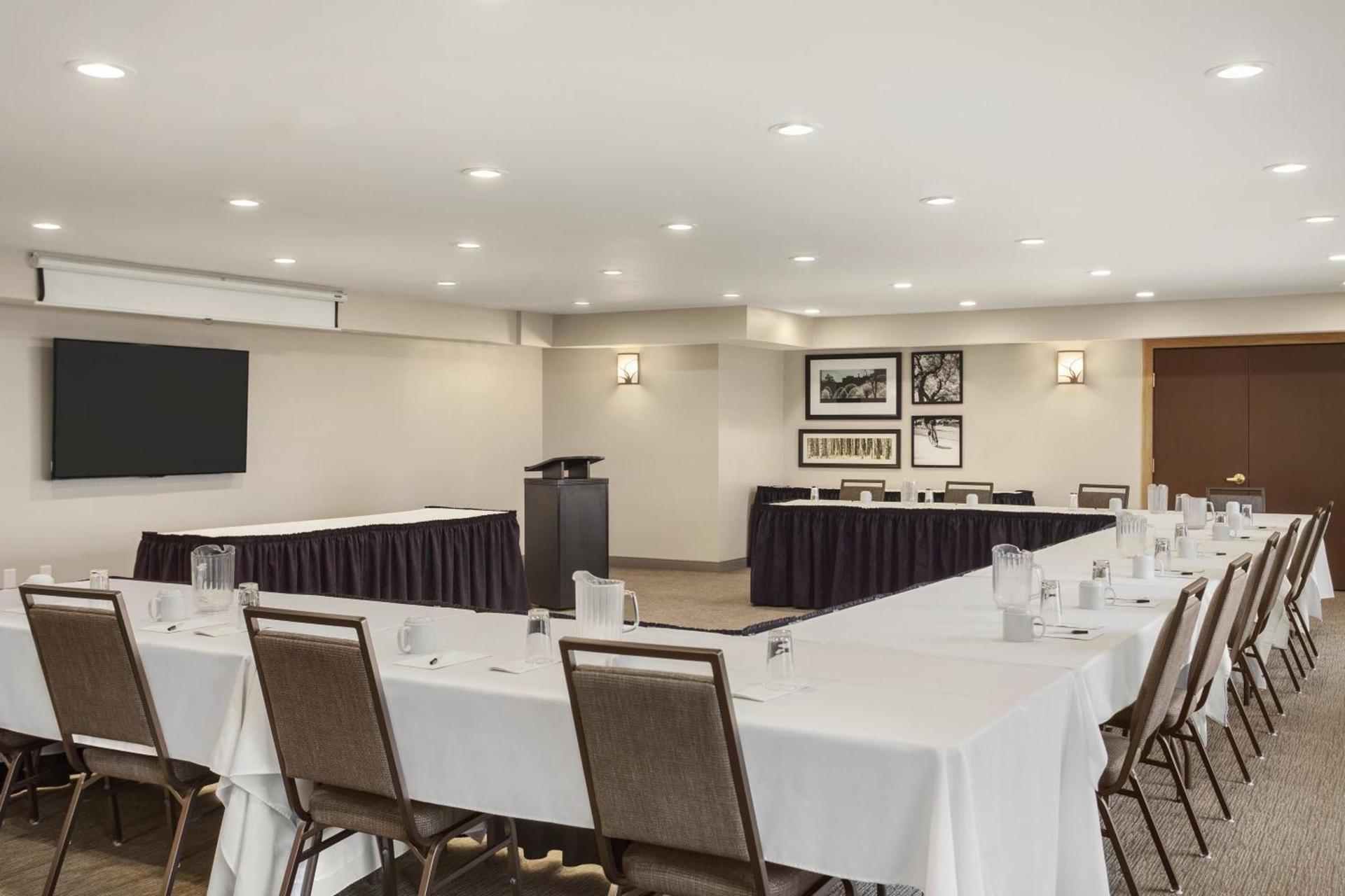 Country Inn & Suites by Radisson, Ames, IA photo 19