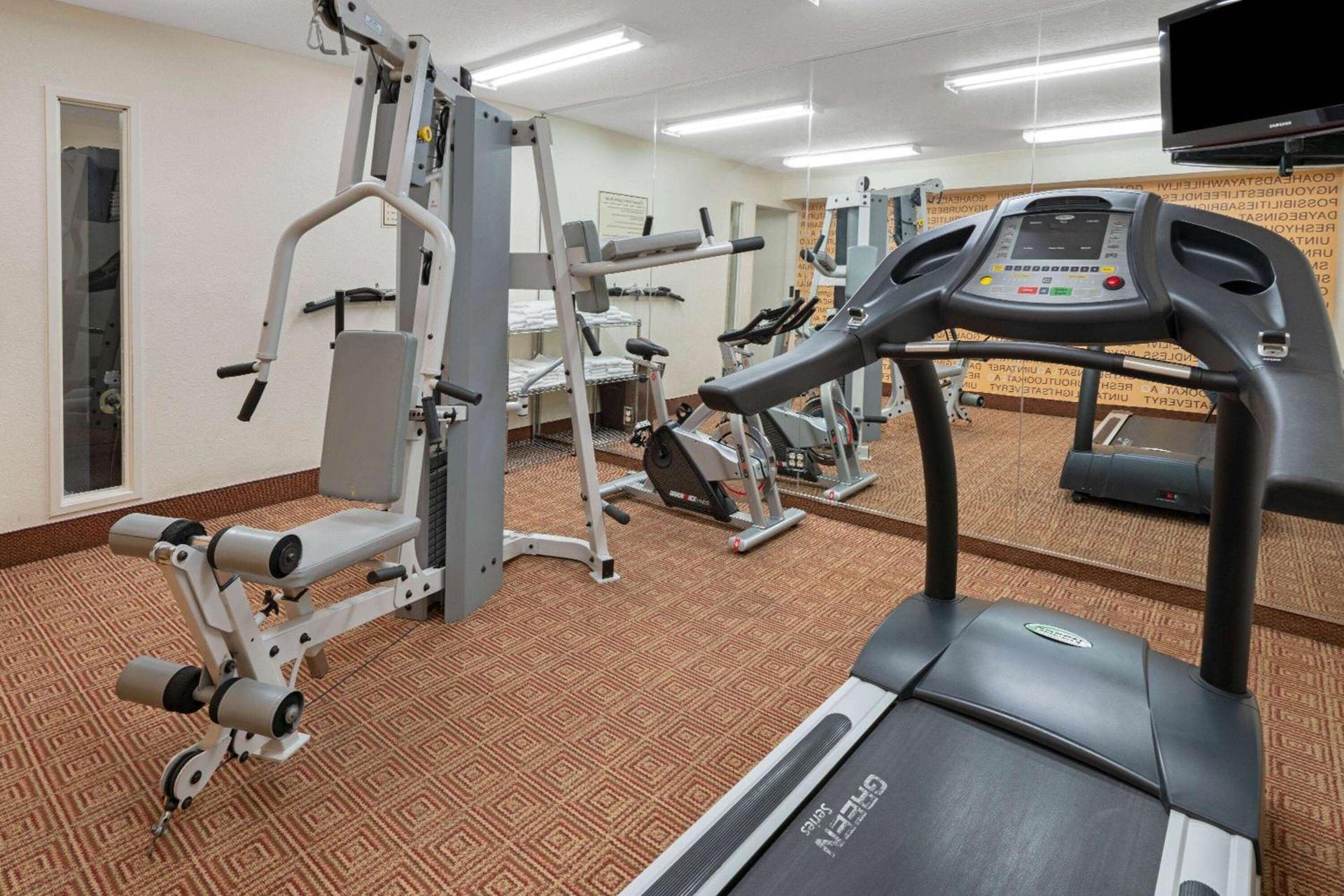 La Quinta by Wyndham Salt Lake City - Layton photo 8