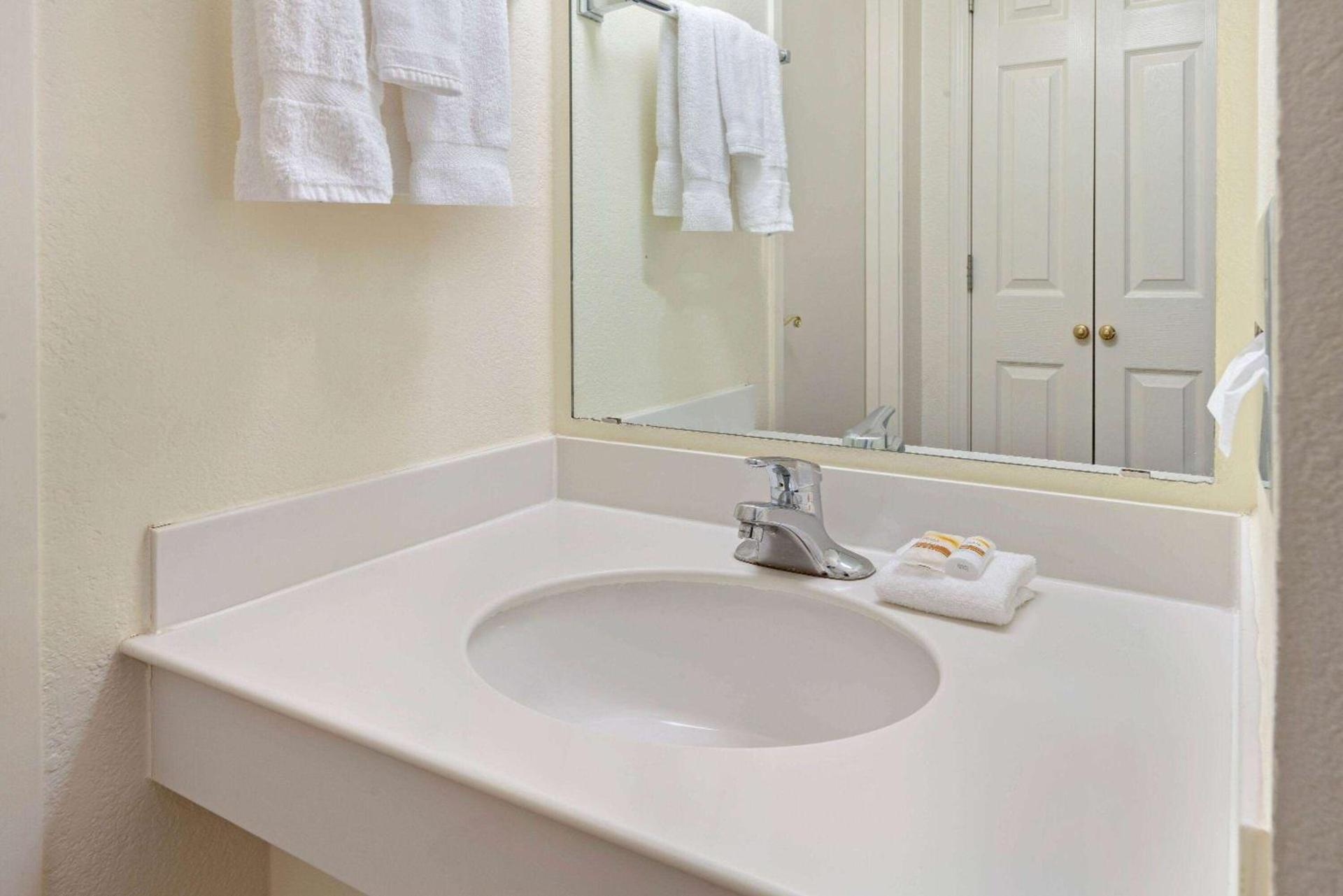La Quinta by Wyndham Salt Lake City - Layton photo 13